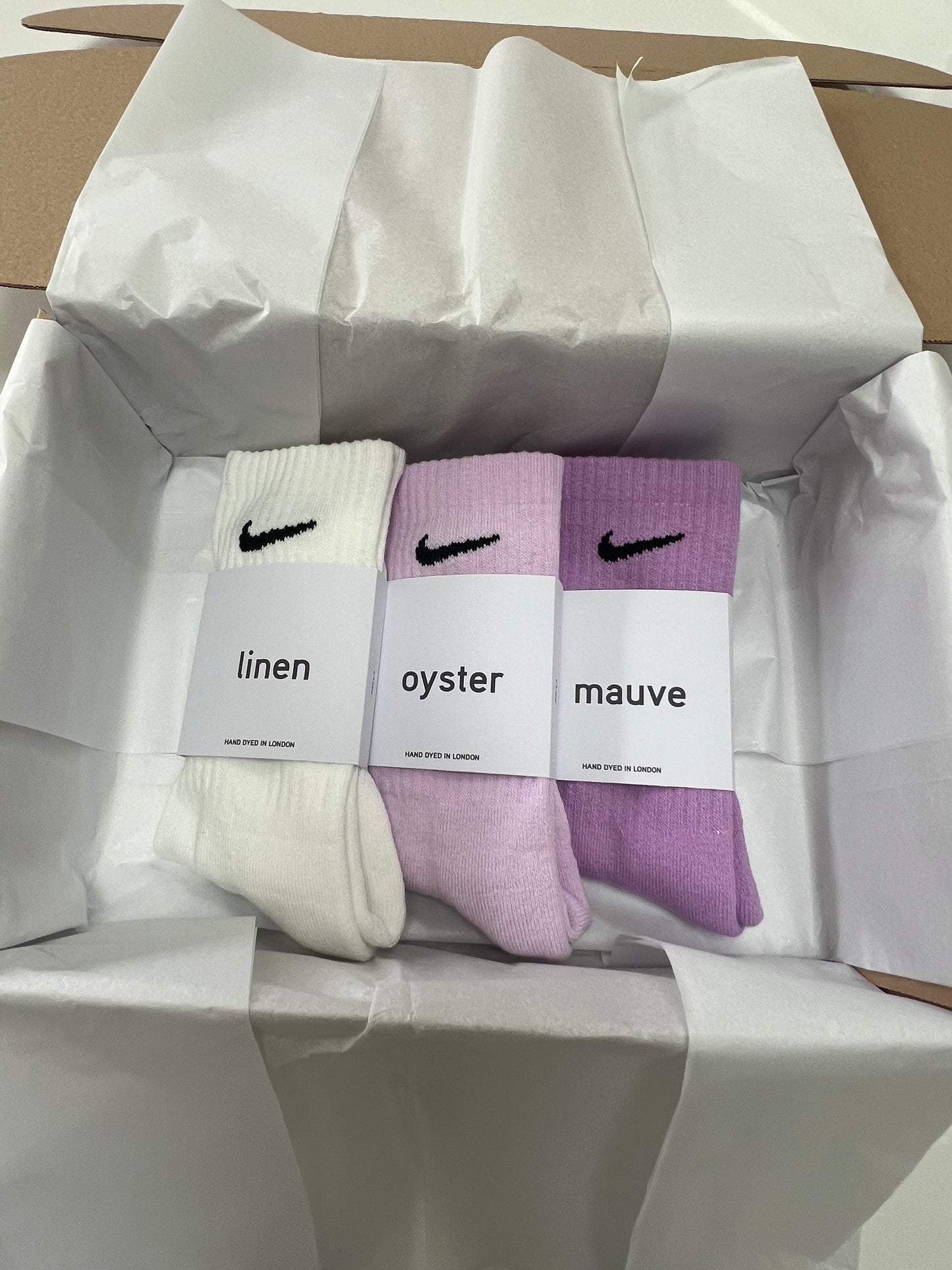 3 pairs Nike crew socks. 3 pack Nike everyday crew socks. Hand dyed colours.