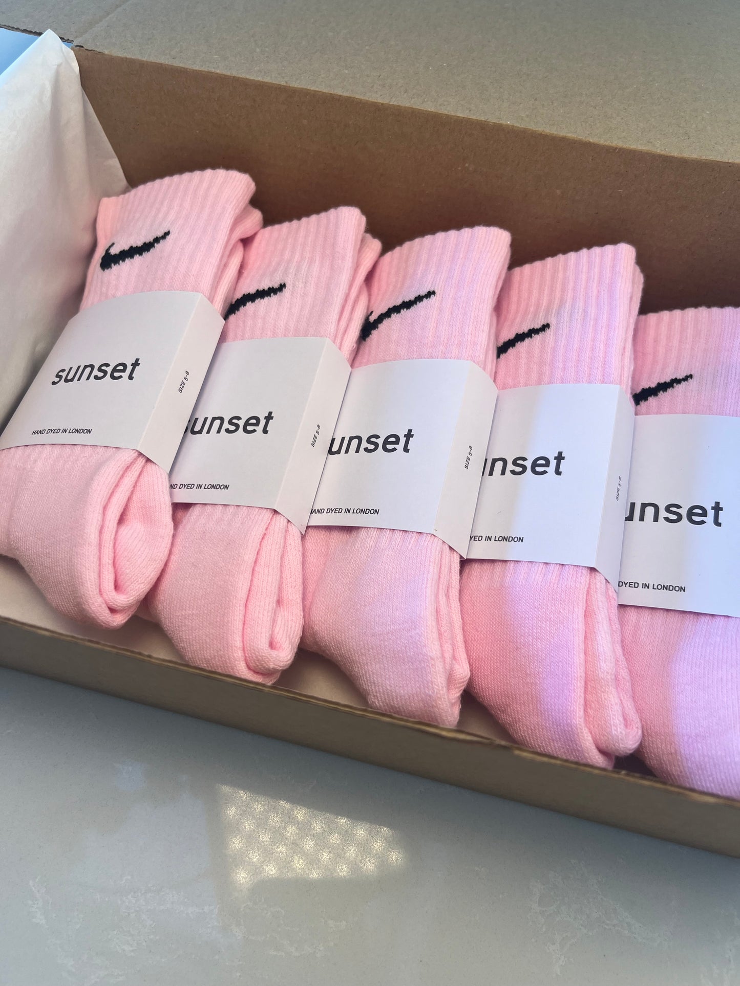 5 pairs Nike crew socks. 5 pack Nike everyday crew socks. Hand dyed colours.
