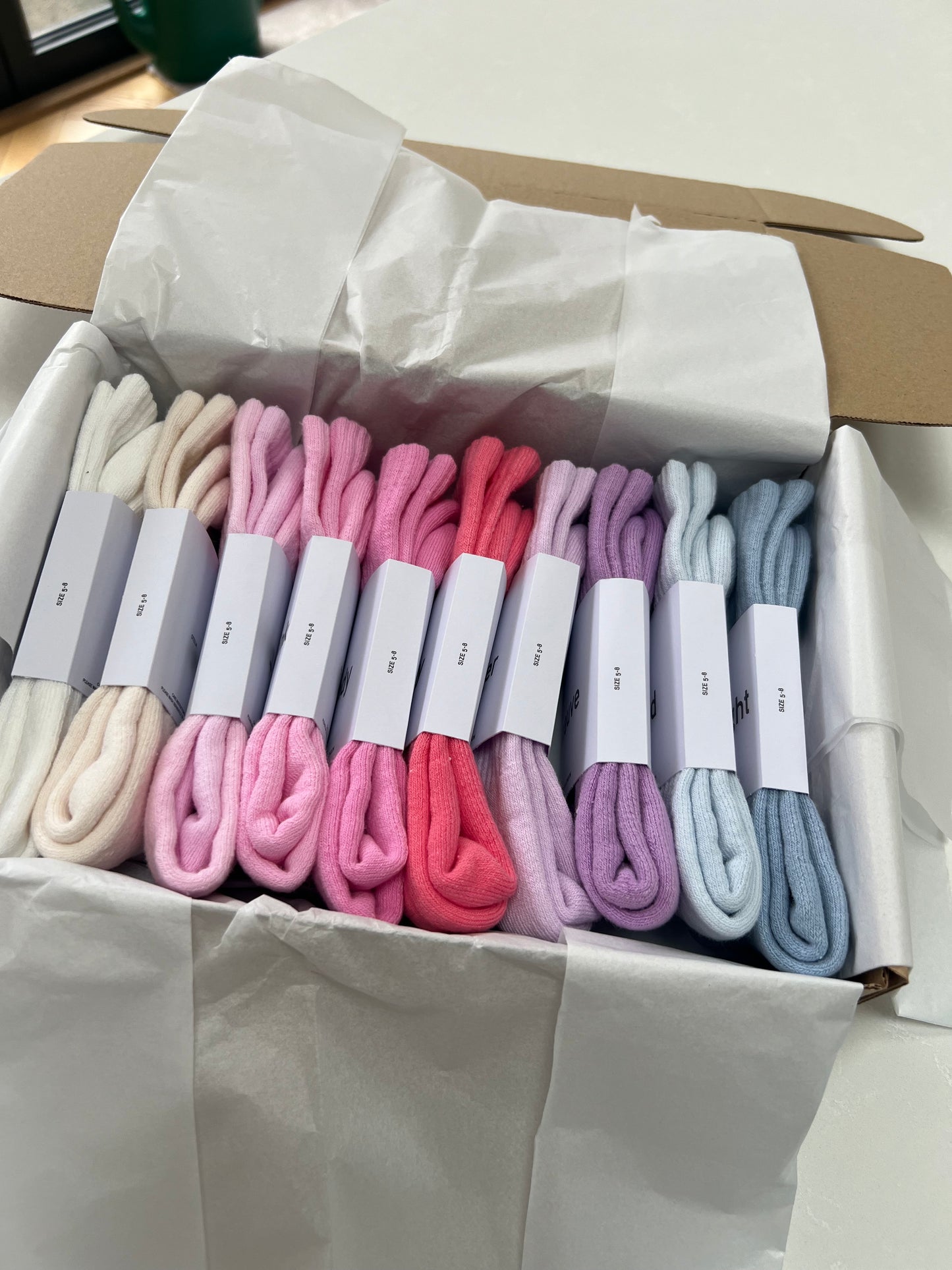 10 pairs Nike crew socks. 10 pack Nike everyday crew socks. Hand dyed colours.