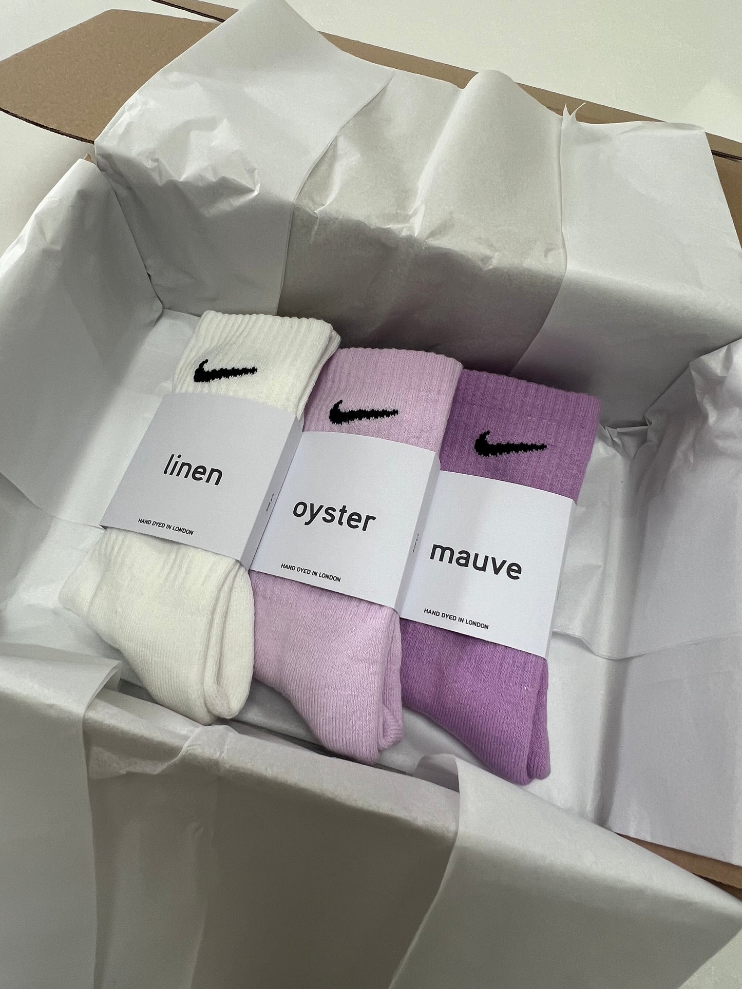 3 pairs Nike crew socks. 3 pack Nike everyday crew socks. Hand dyed colours.