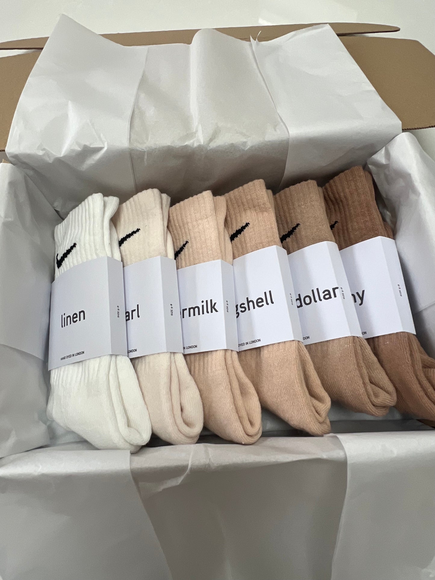 6 pairs Nike crew socks. 6 pack Nike everyday crew socks. Hand dyed colours.