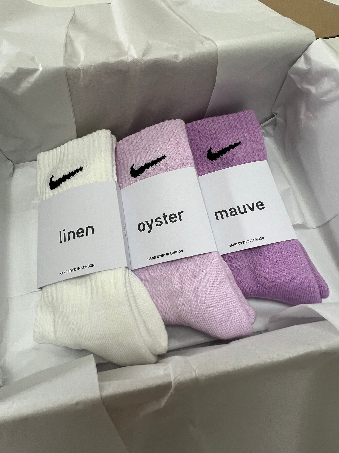 3 pairs Nike crew socks. 3 pack Nike everyday crew socks. Hand dyed colours.