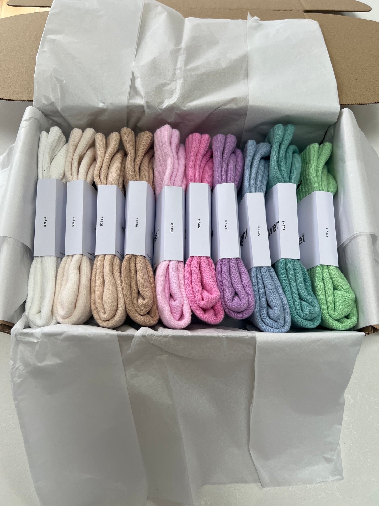 10 pairs Nike crew socks. 10 pack Nike everyday crew socks. Hand dyed colours.
