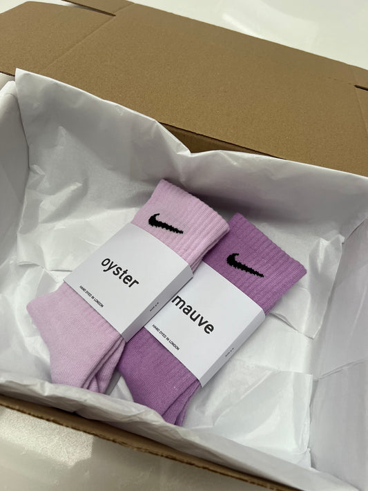 2 pairs Nike crew socks. 2 pack Nike everyday crew socks. Hand dyed colours.