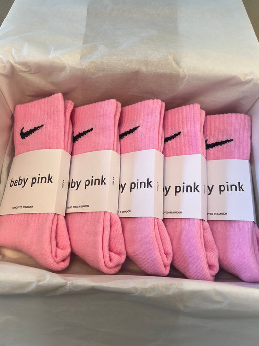 5 pairs Nike crew socks. 5 pack Nike everyday crew socks. Hand dyed colours.