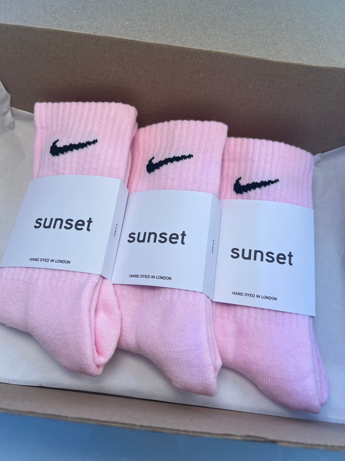 3 pairs Nike crew socks. 3 pack Nike everyday crew socks. Hand dyed colours.