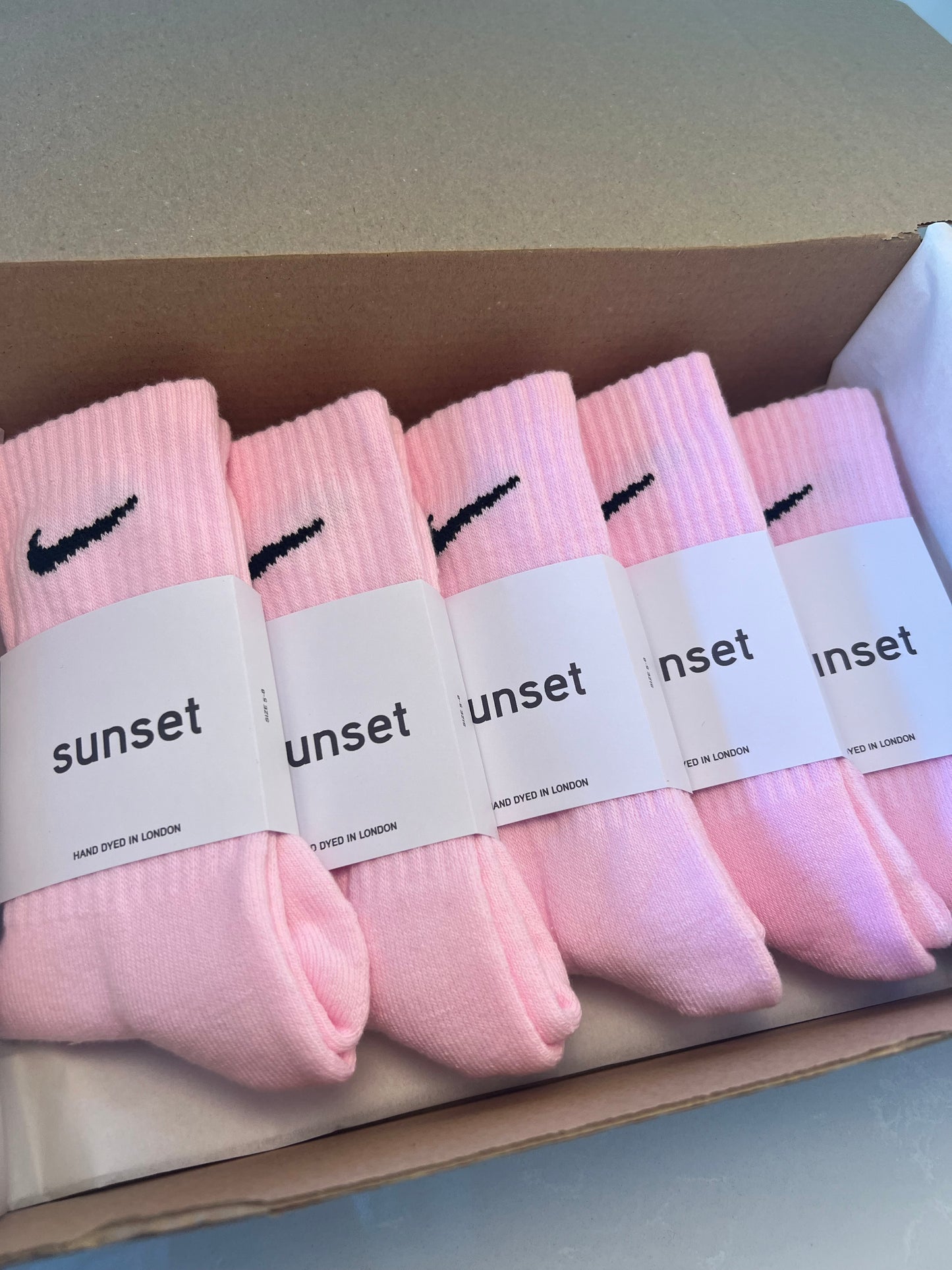 5 pairs Nike crew socks. 5 pack Nike everyday crew socks. Hand dyed colours.