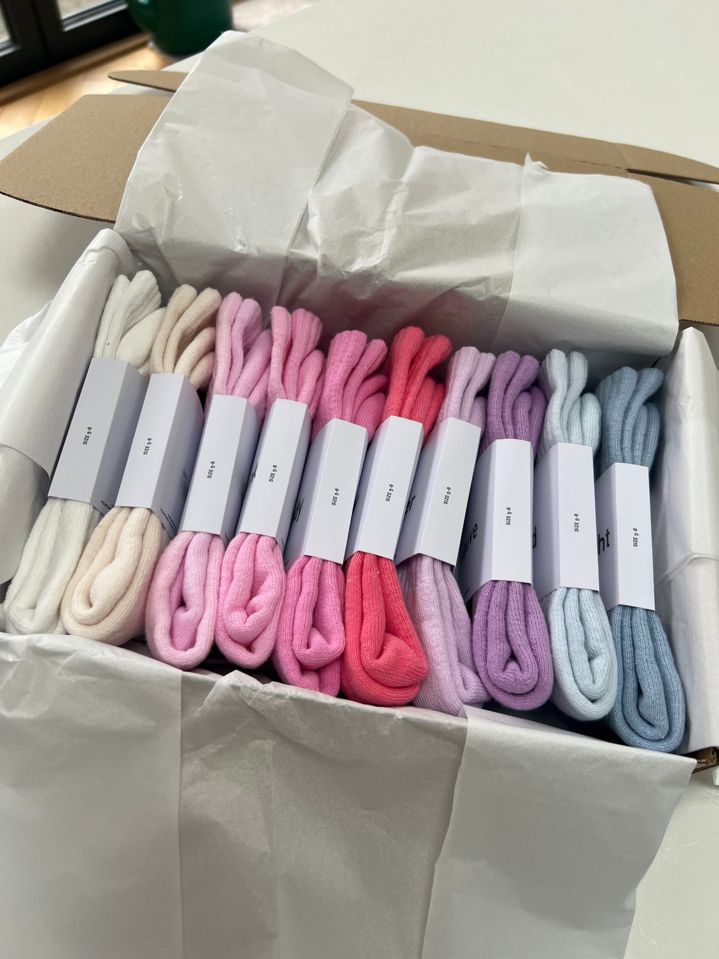 10 pairs Nike crew socks. 10 pack Nike everyday crew socks. Hand dyed colours.