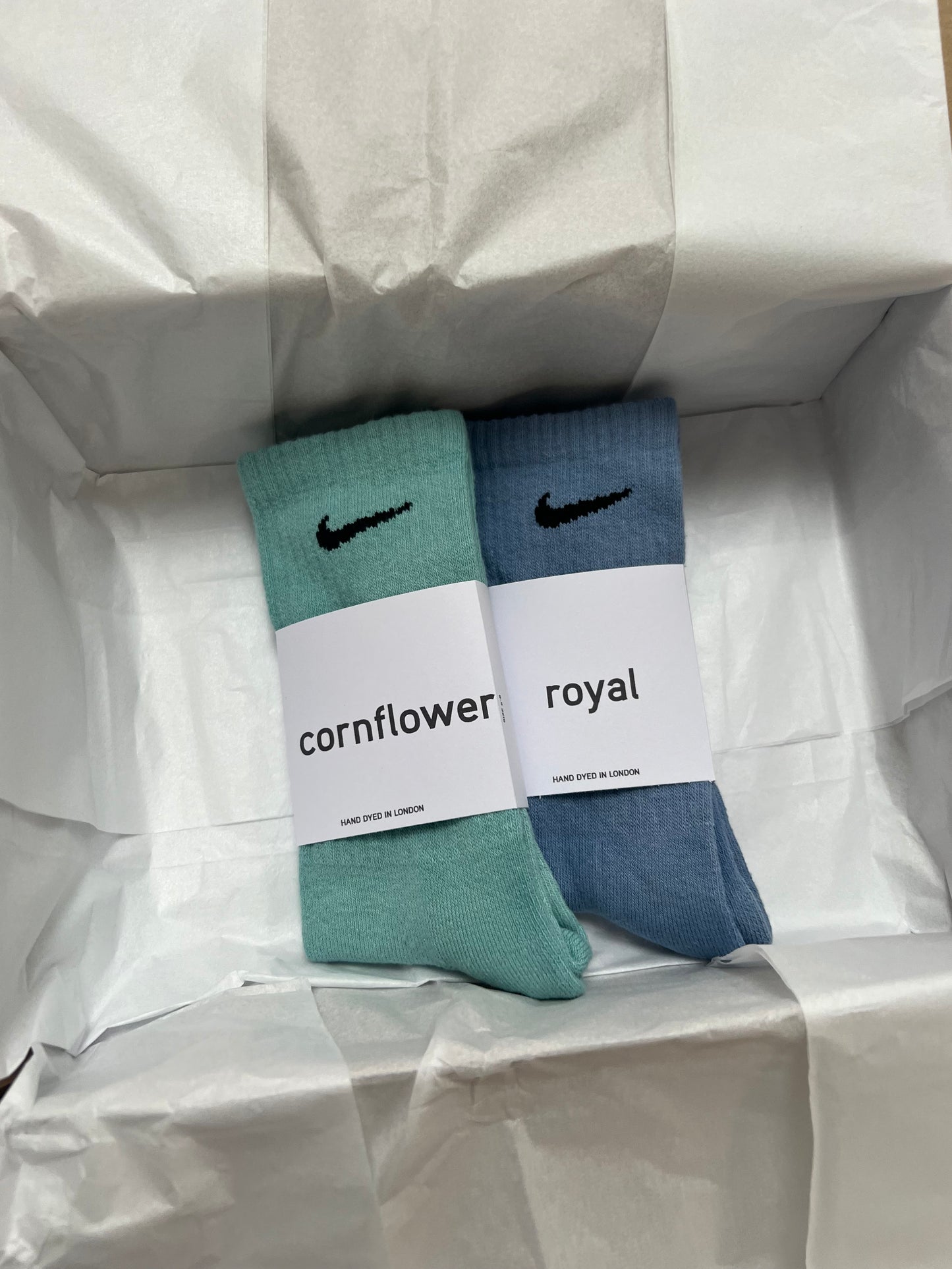 2 pairs Nike crew socks. 2 pack Nike everyday crew socks. Hand dyed colours.