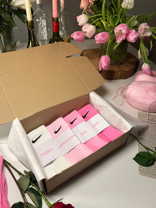 Valentines gift set box Nike crew socks pack of 4. 4 pairs white and baby pink gift box.