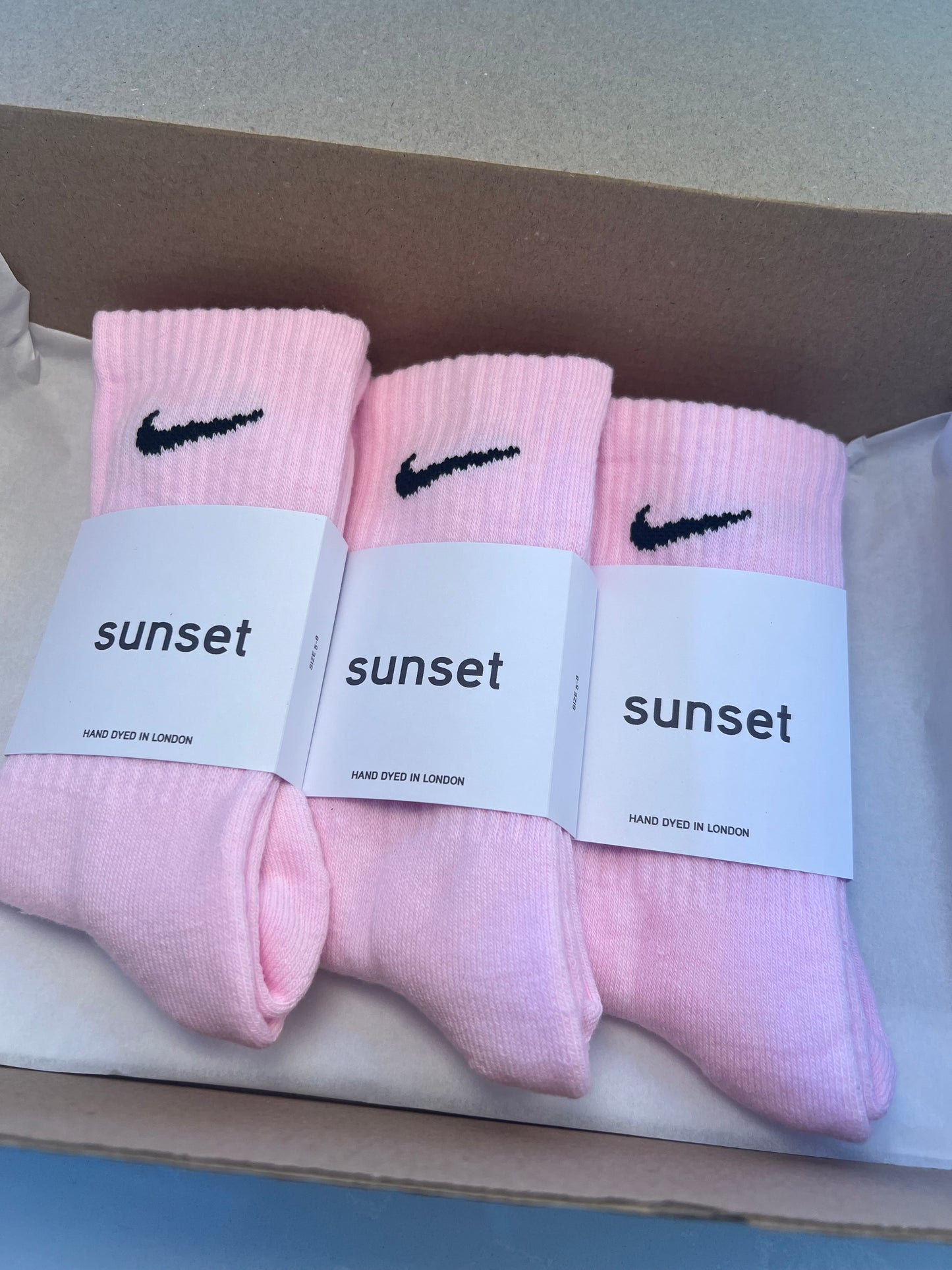 3 pairs Nike crew socks. 3 pack Nike everyday crew socks. Hand dyed colours.