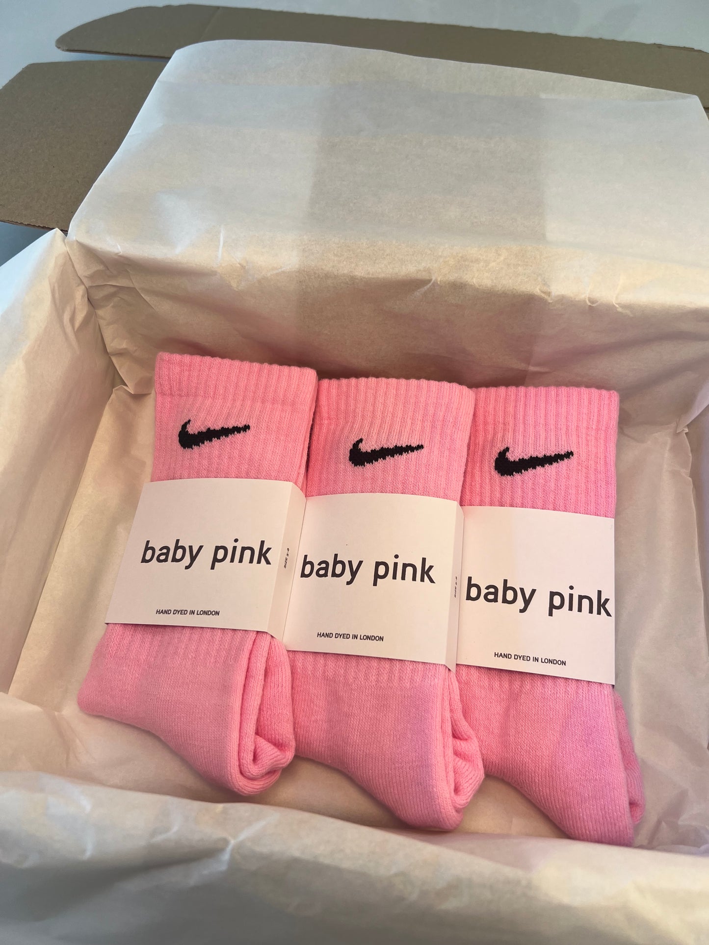 3 pairs Nike crew socks. 3 pack Nike everyday crew socks. Hand dyed colours.