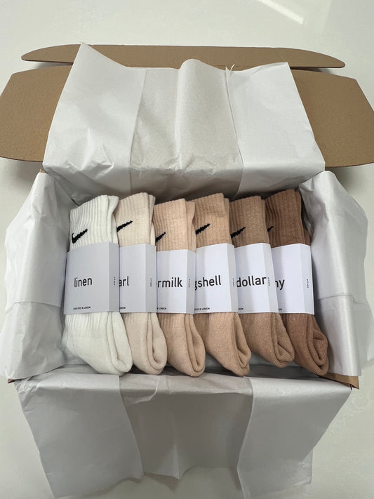 6 pairs Nike crew socks. 6 pack Nike everyday crew socks. Hand dyed colours.