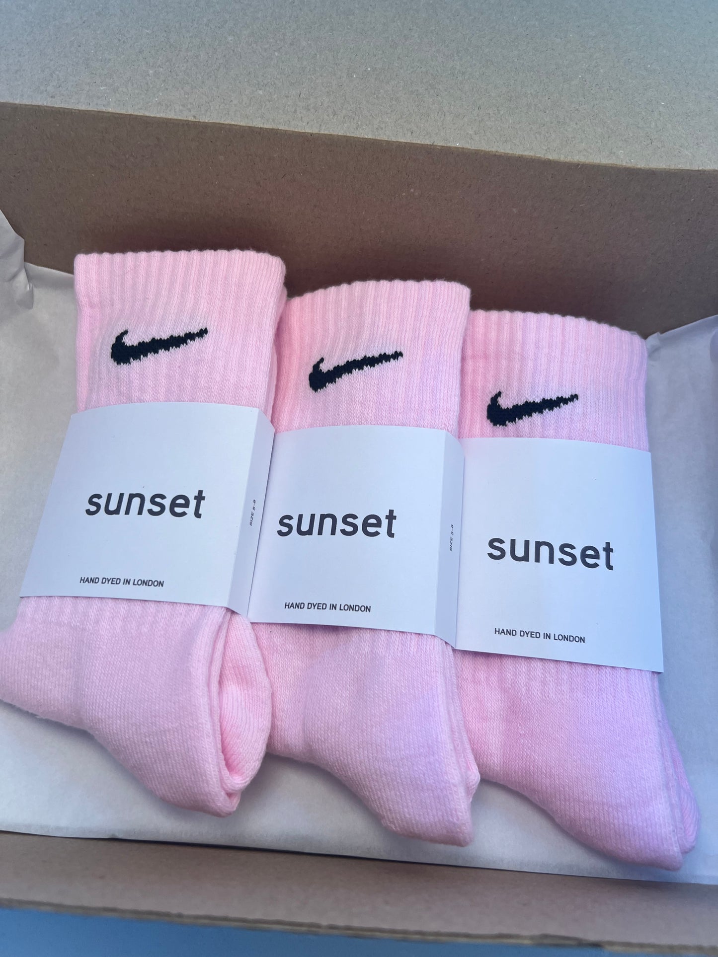 3 pairs Nike crew socks. 3 pack Nike everyday crew socks. Hand dyed colours.