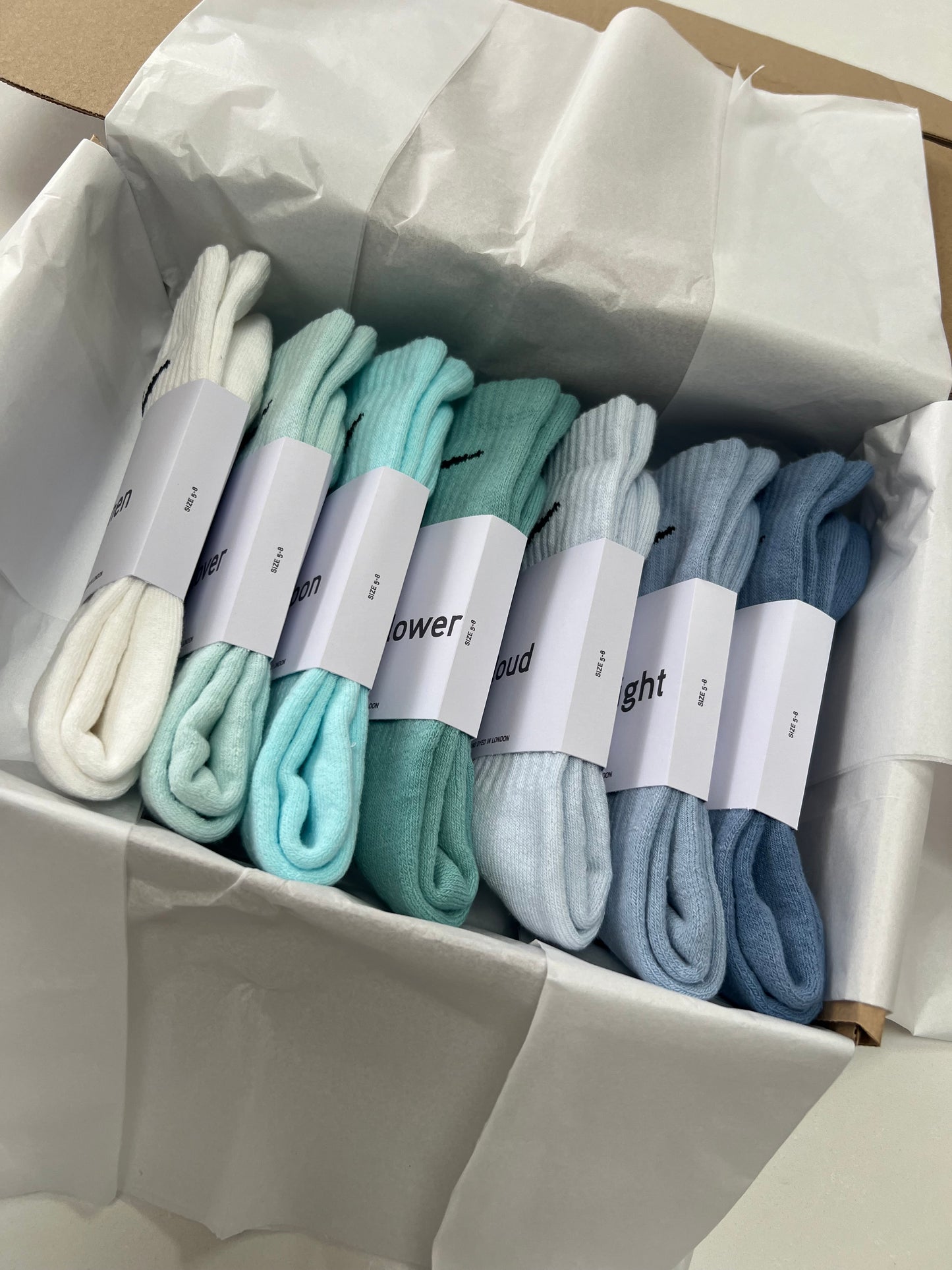 7 pairs Nike crew socks. 7 pack Nike everyday crew socks. Hand dyed colours.
