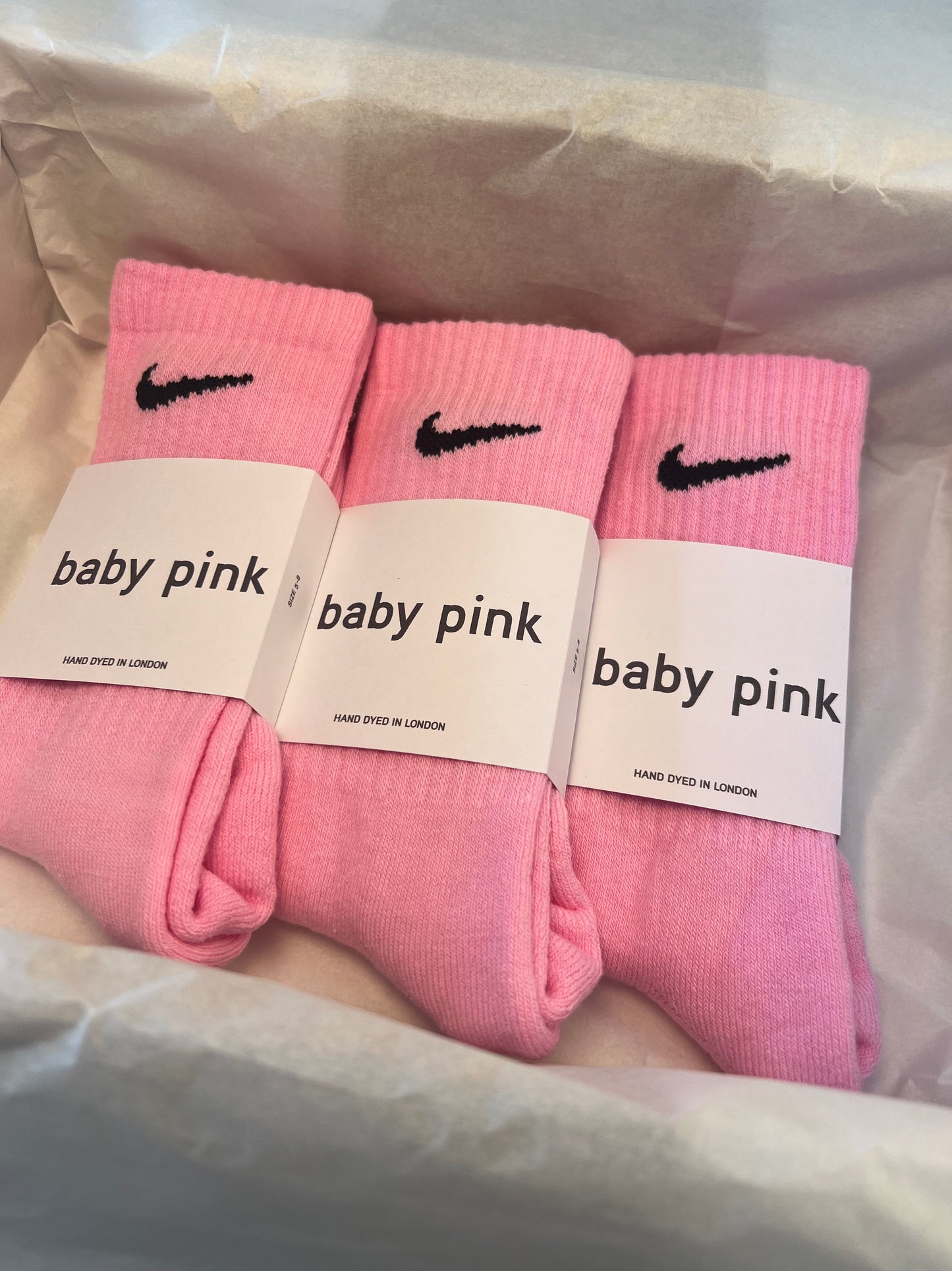 3 pairs Nike crew socks. 3 pack Nike everyday crew socks. Hand dyed colours.