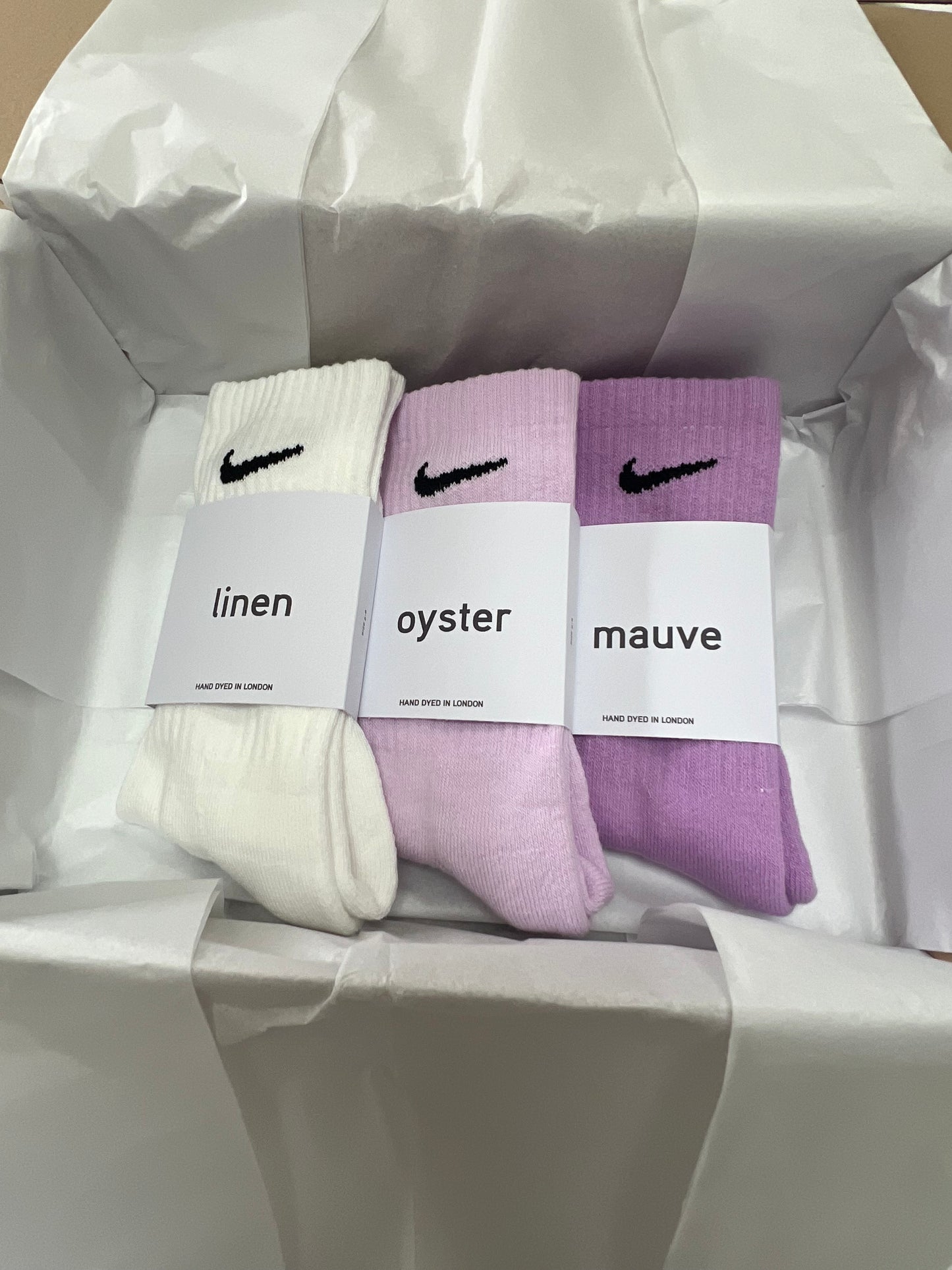 3 pairs Nike crew socks. 3 pack Nike everyday crew socks. Hand dyed colours.