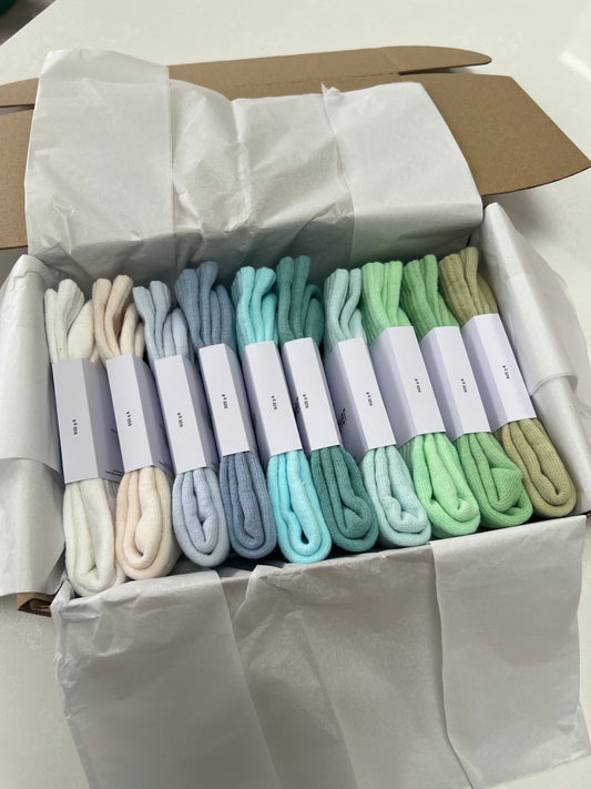 10 pairs Nike crew socks. 10 pack Nike everyday crew socks. Hand dyed colours.