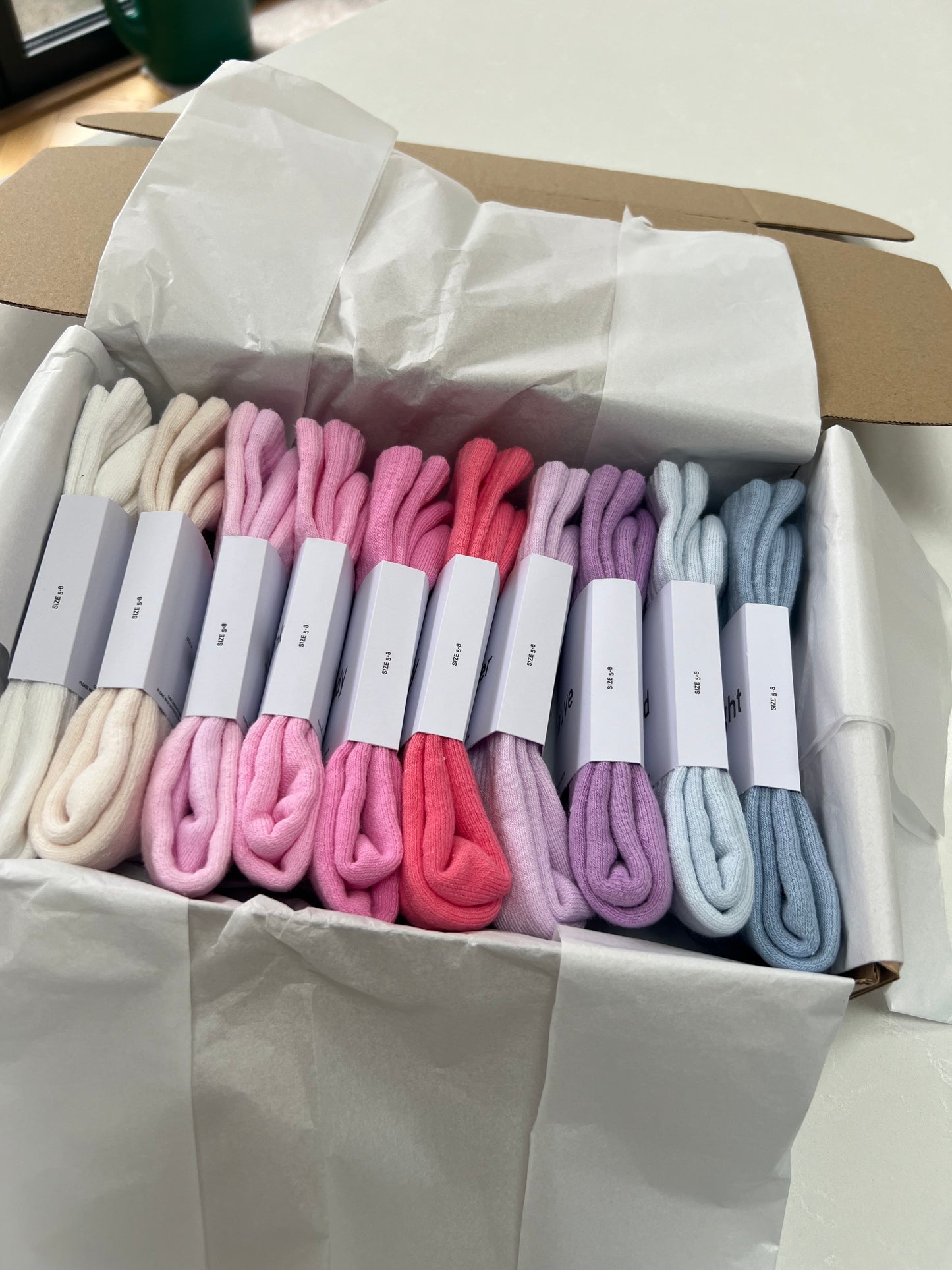 10 pairs Nike crew socks. 10 pack Nike everyday crew socks. Hand dyed colours.