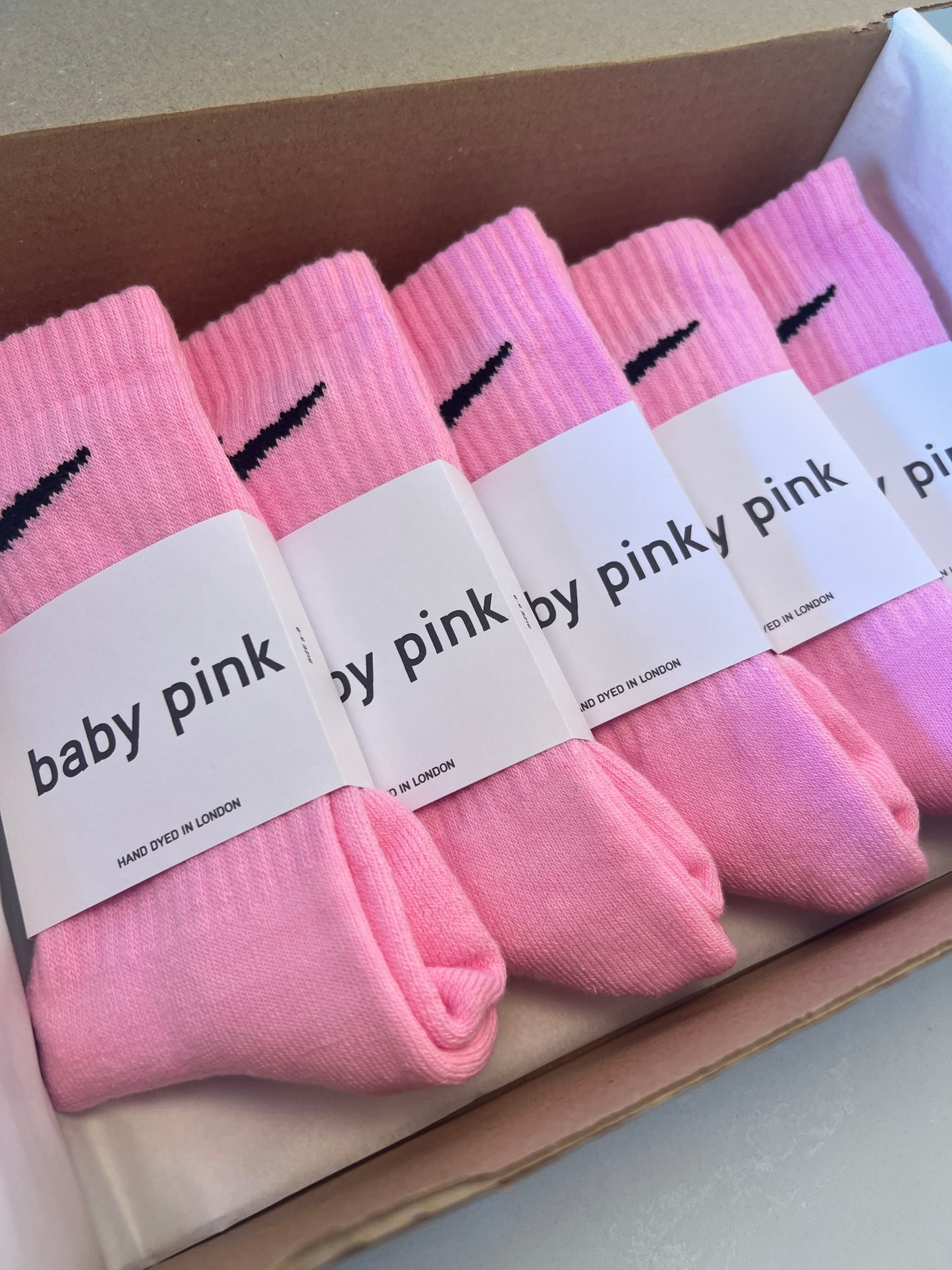 5 pairs Nike crew socks. 5 pack Nike everyday crew socks. Hand dyed colours.