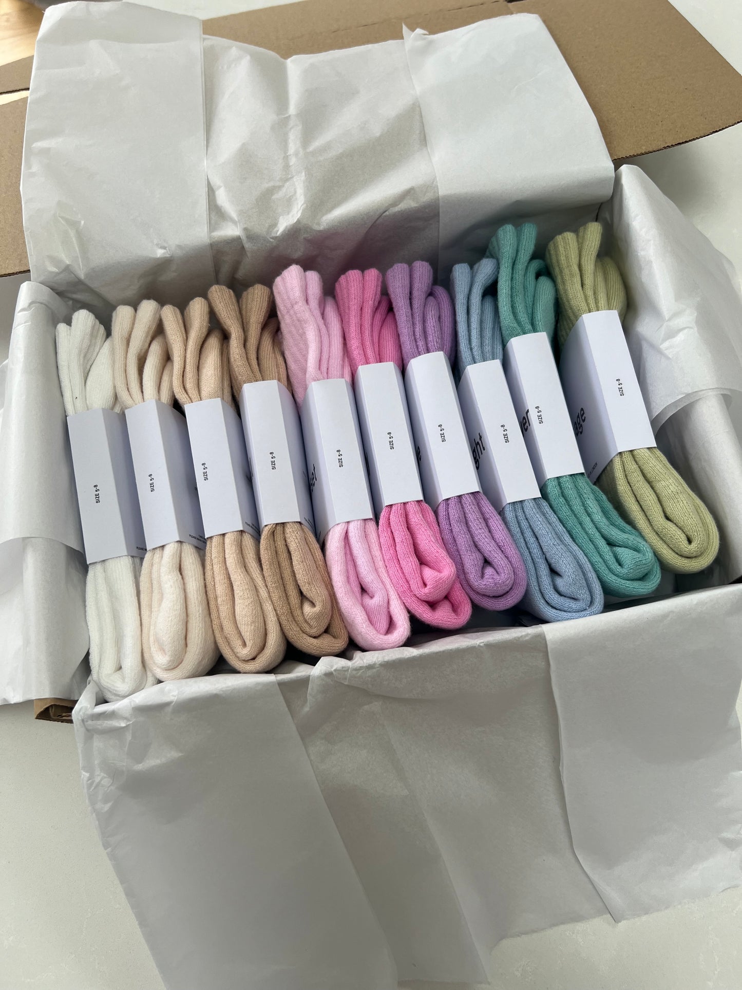 10 pairs Nike crew socks. 10 pack Nike everyday crew socks. Hand dyed colours.