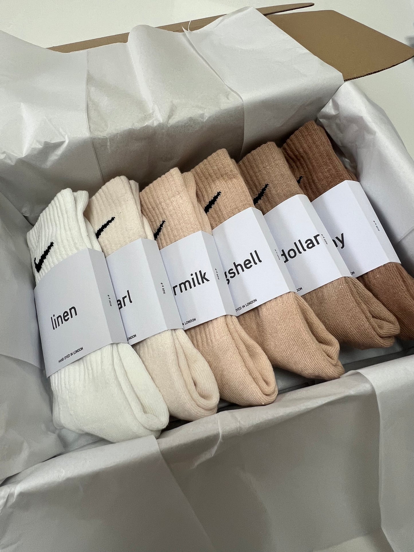 6 pairs Nike crew socks. 6 pack Nike everyday crew socks. Hand dyed colours.