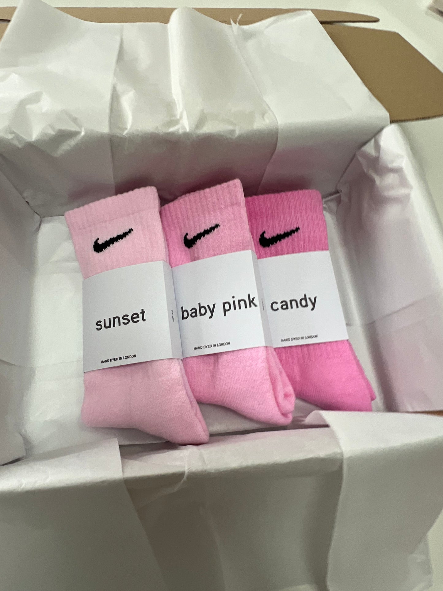 3 pairs Nike crew socks. 3 pack Nike everyday crew socks. Hand dyed colours.