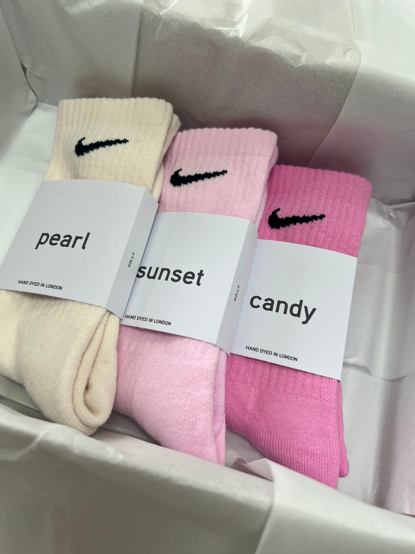 3 pairs Nike crew socks. 3 pack Nike everyday crew socks. Hand dyed colours.