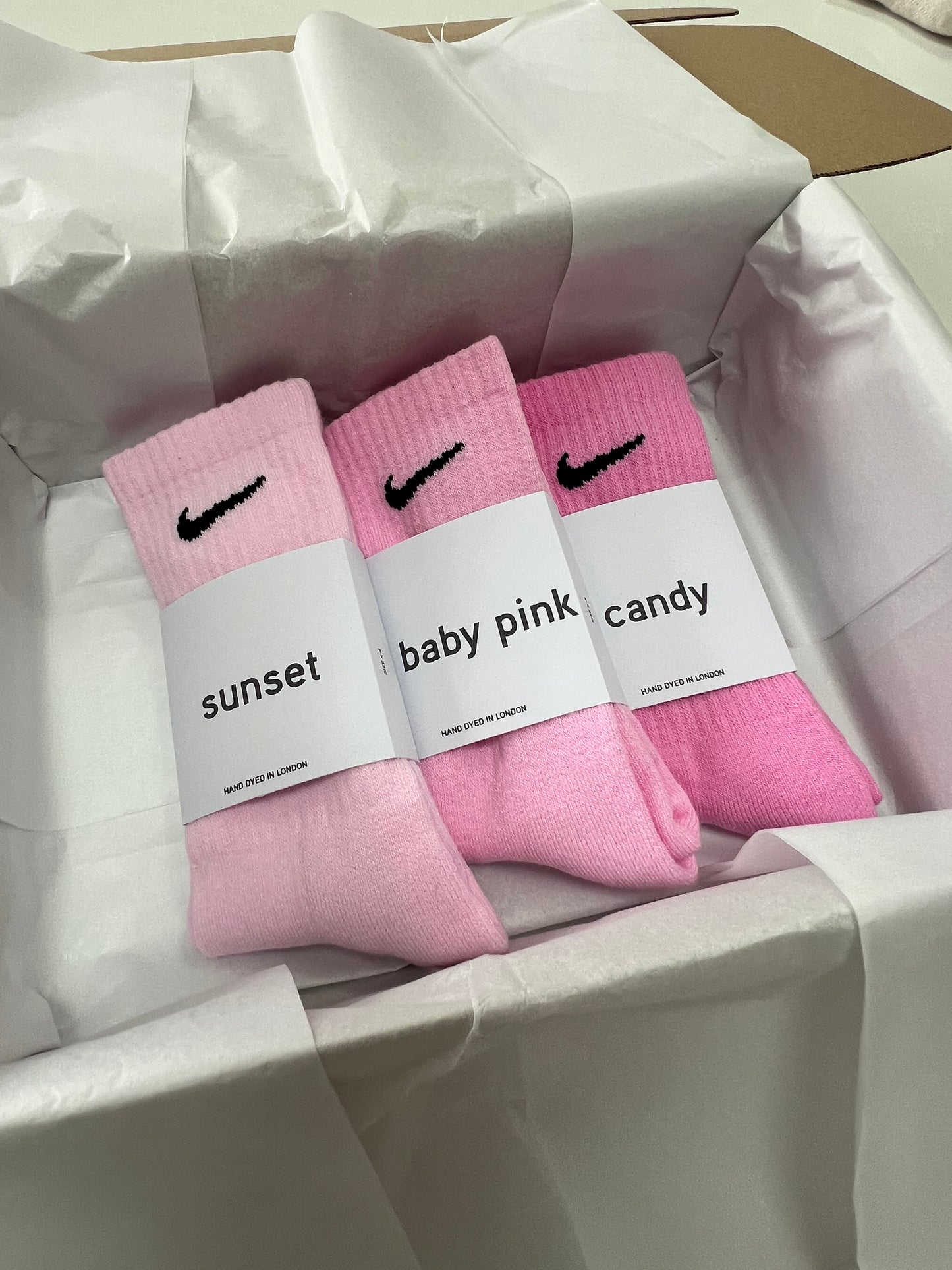 3 pairs Nike crew socks. 3 pack Nike everyday crew socks. Hand dyed colours.