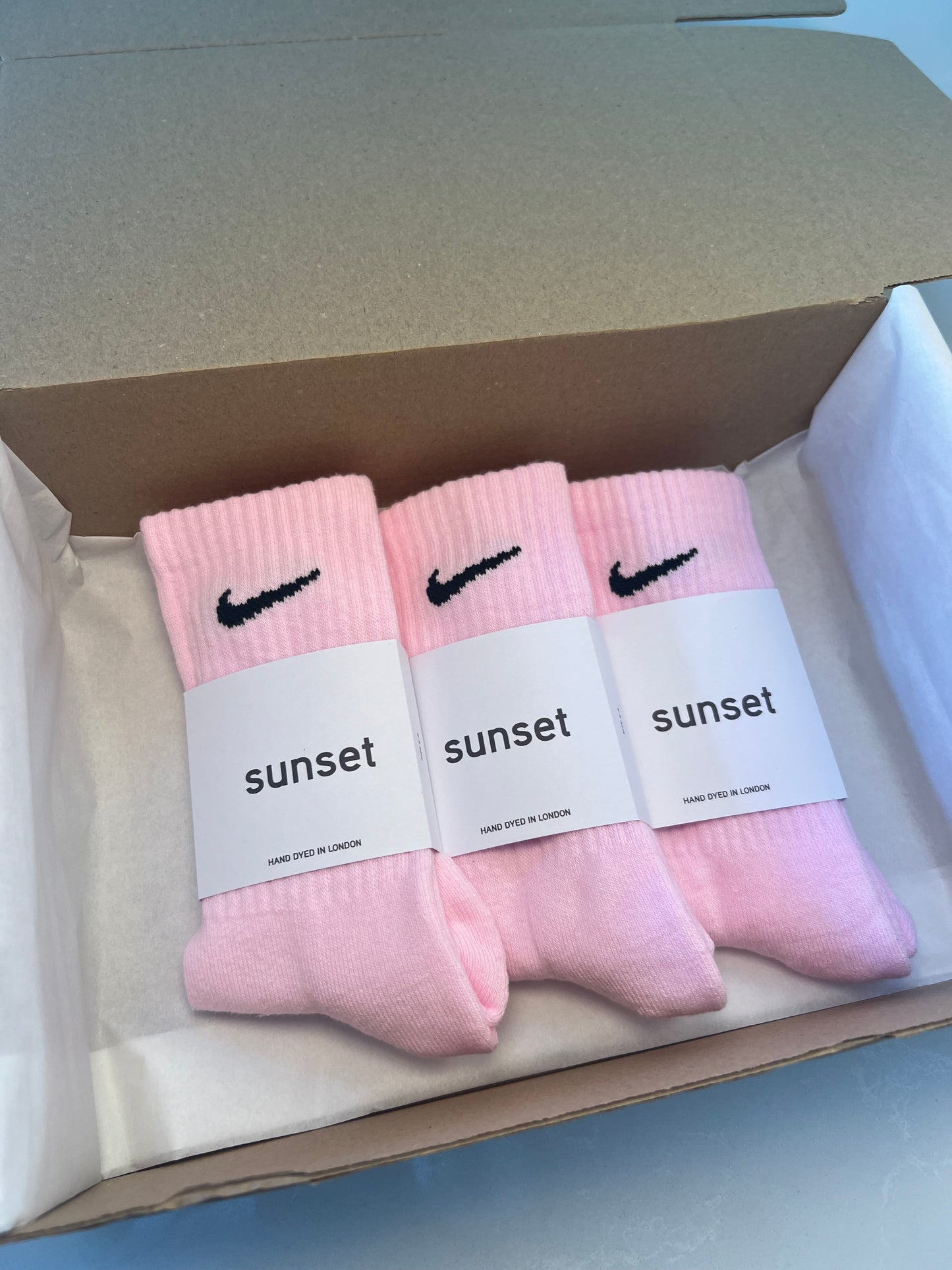 3 pairs Nike crew socks. 3 pack Nike everyday crew socks. Hand dyed colours.