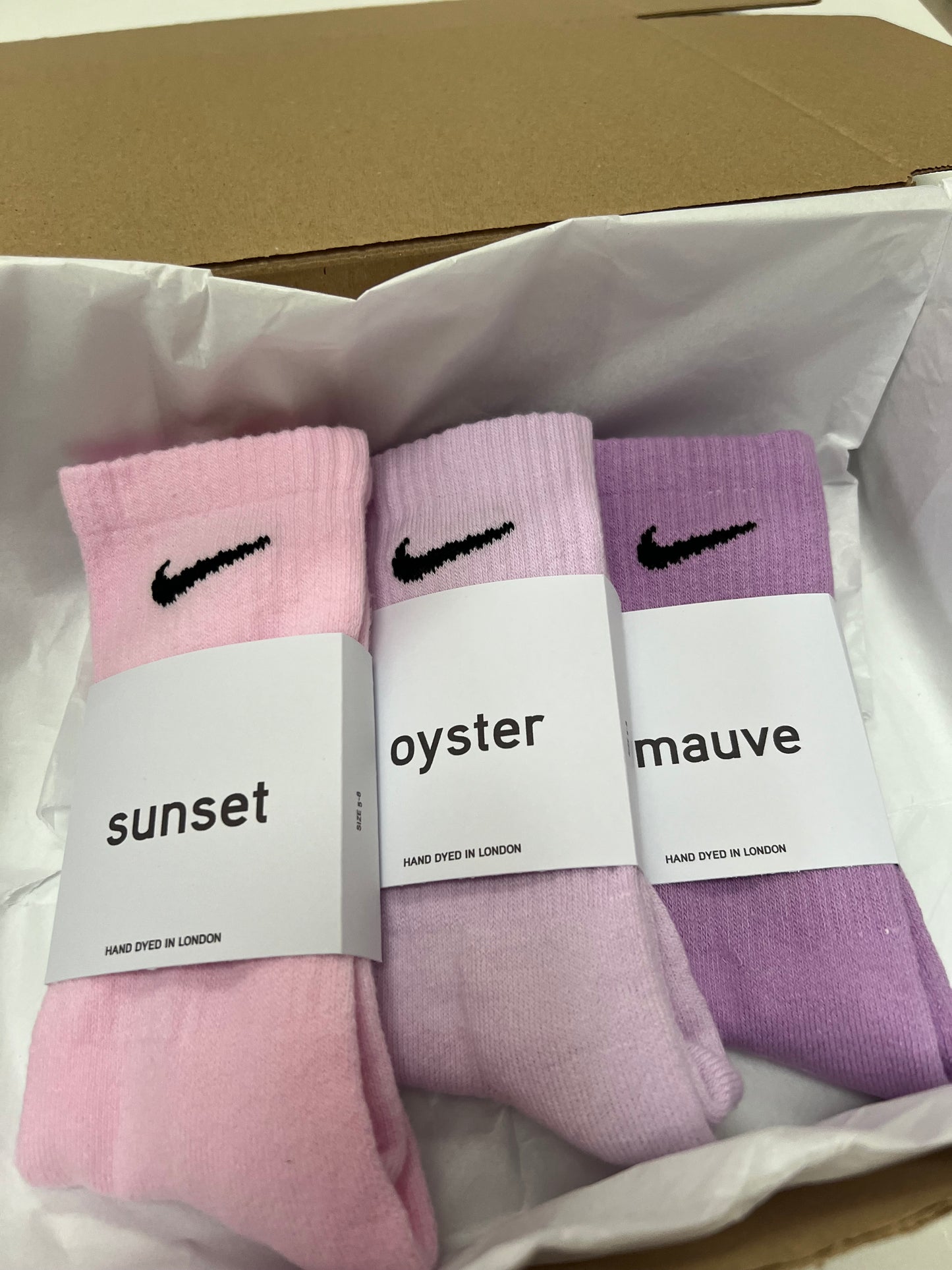 3 pairs Nike crew socks. 3 pack Nike everyday crew socks. Hand dyed colours.