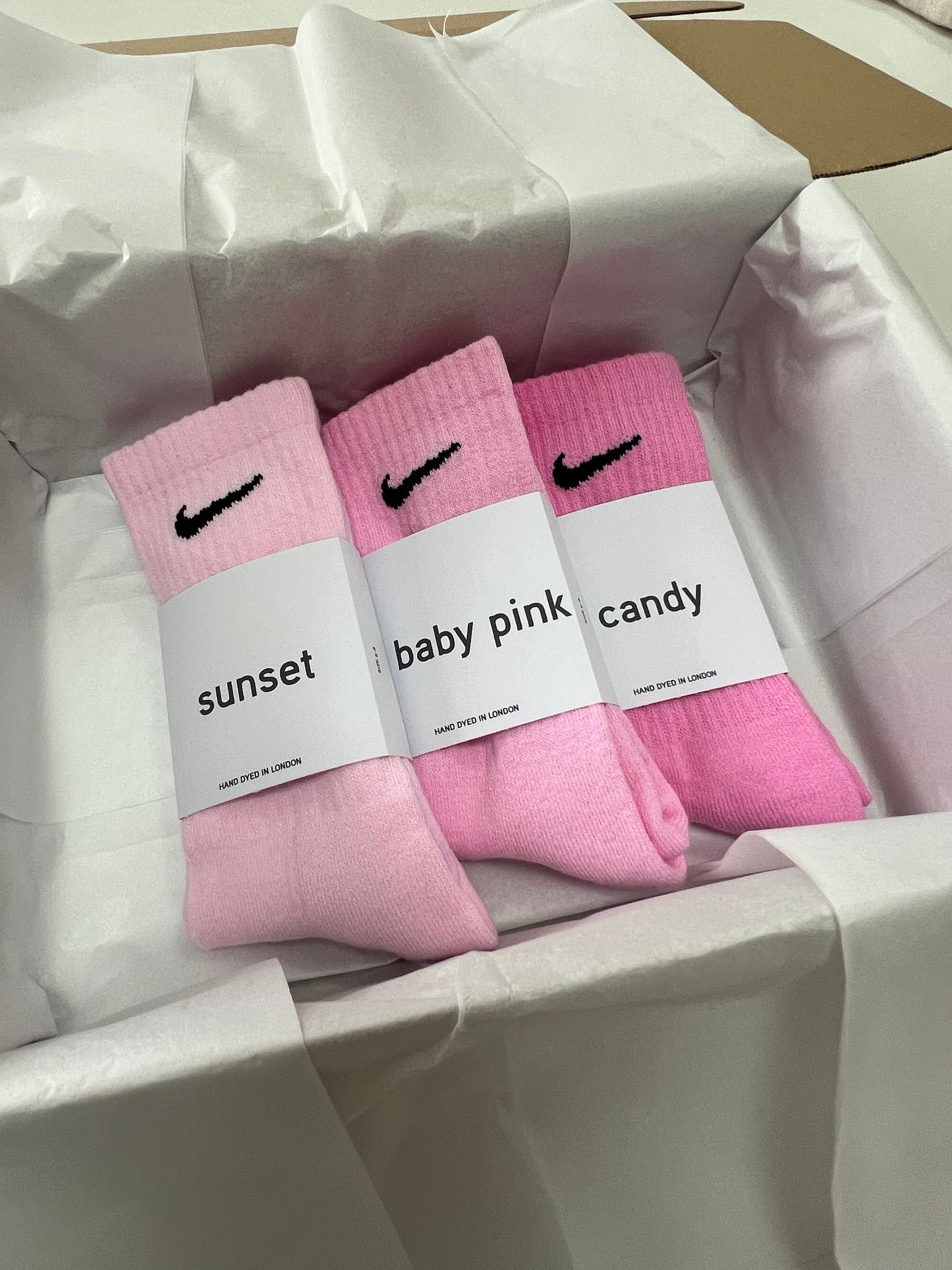 3 pairs Nike crew socks. 3 pack Nike everyday crew socks. Hand dyed colours.