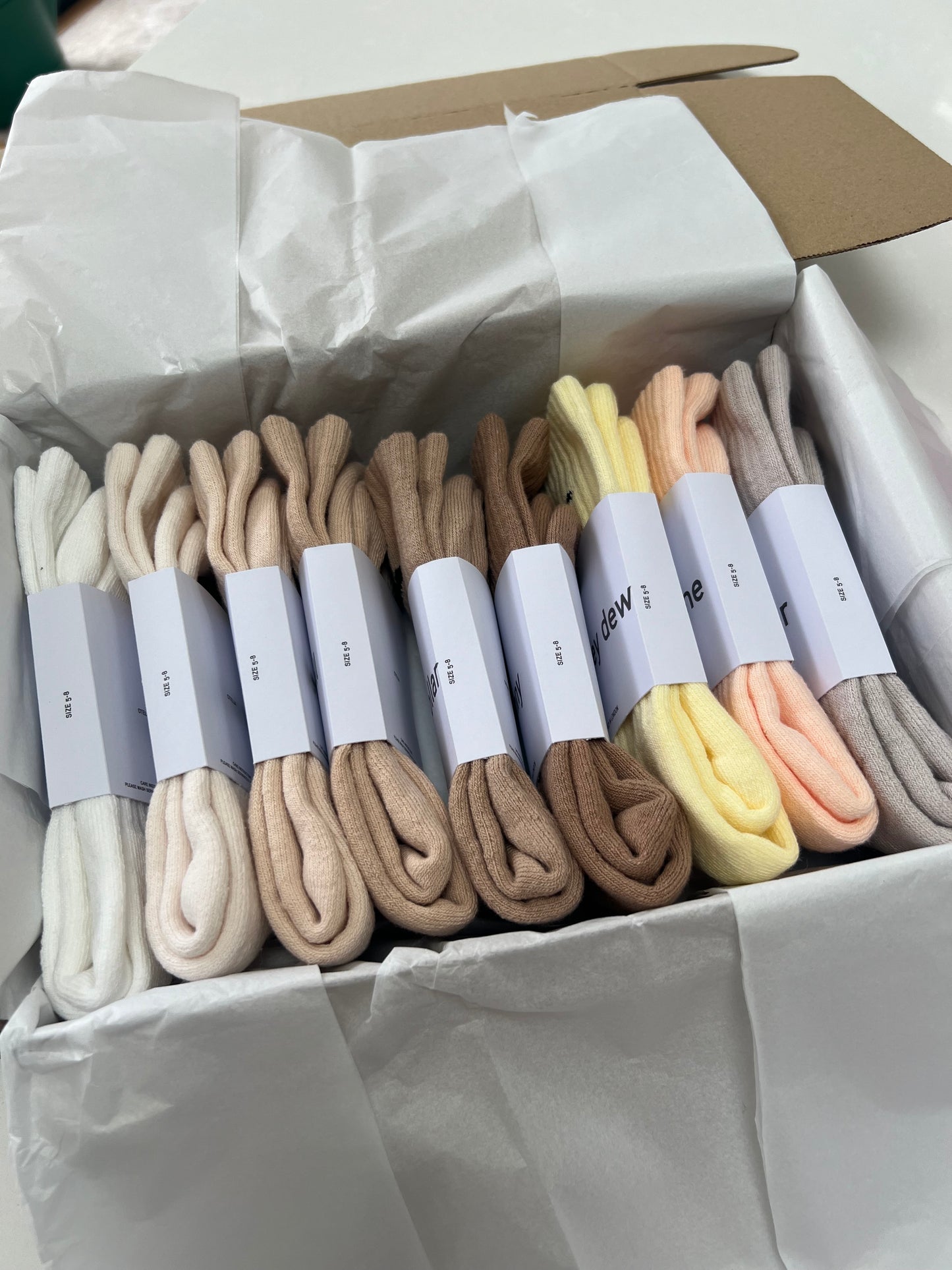 9 pairs Nike crew socks. 9 pack Nike everyday crew socks. Hand dyed colours.