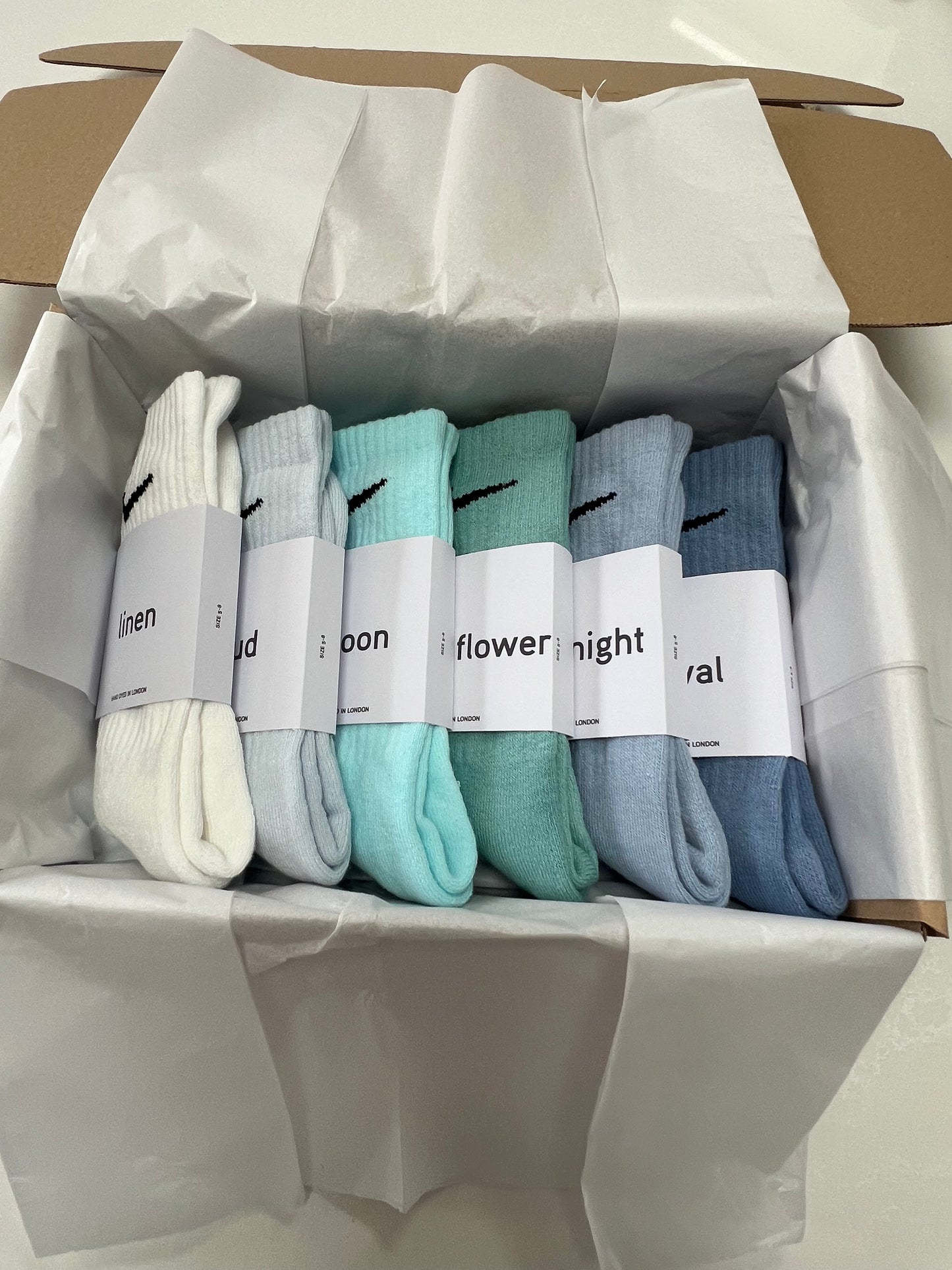 6 pairs Nike crew socks. 6 pack Nike everyday crew socks. Hand dyed colours.