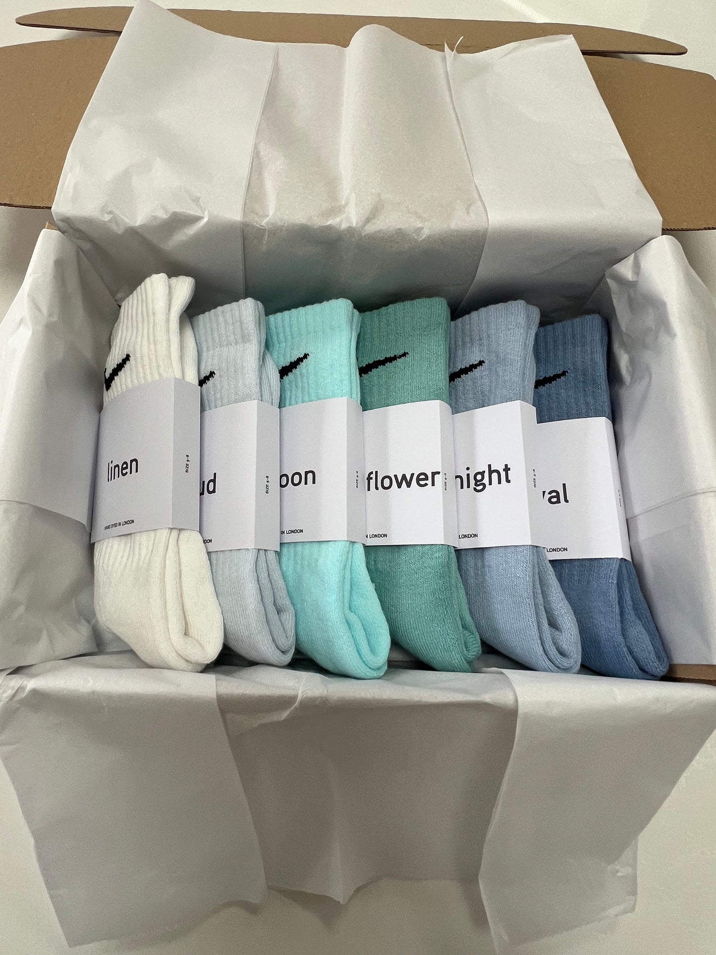 6 pairs Nike crew socks. 6 pack Nike everyday crew socks. Hand dyed colours.