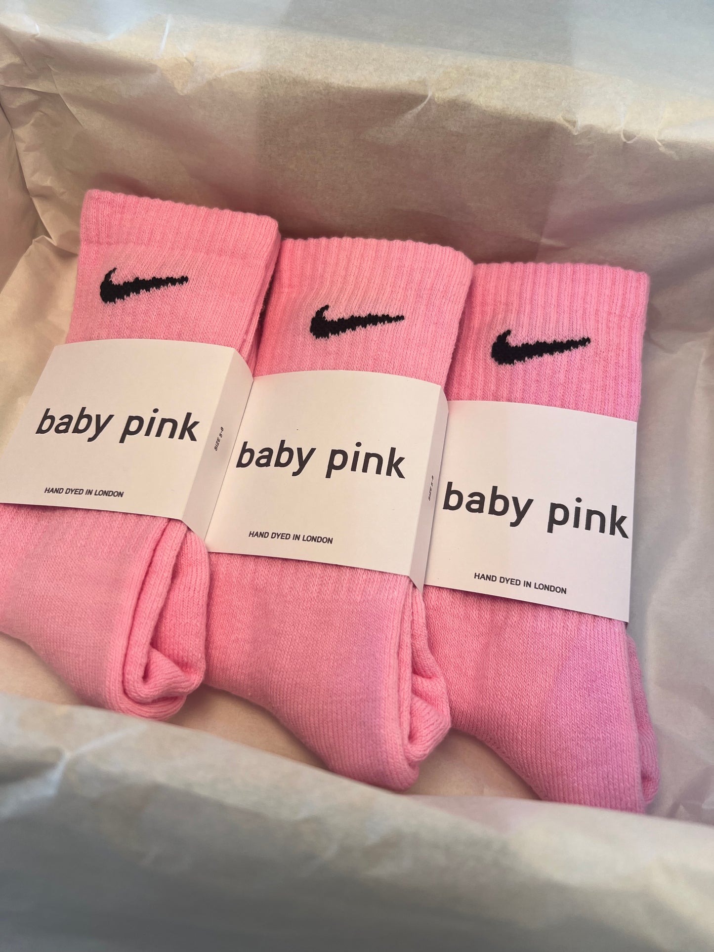3 pairs Nike crew socks. 3 pack Nike everyday crew socks. Hand dyed colours.