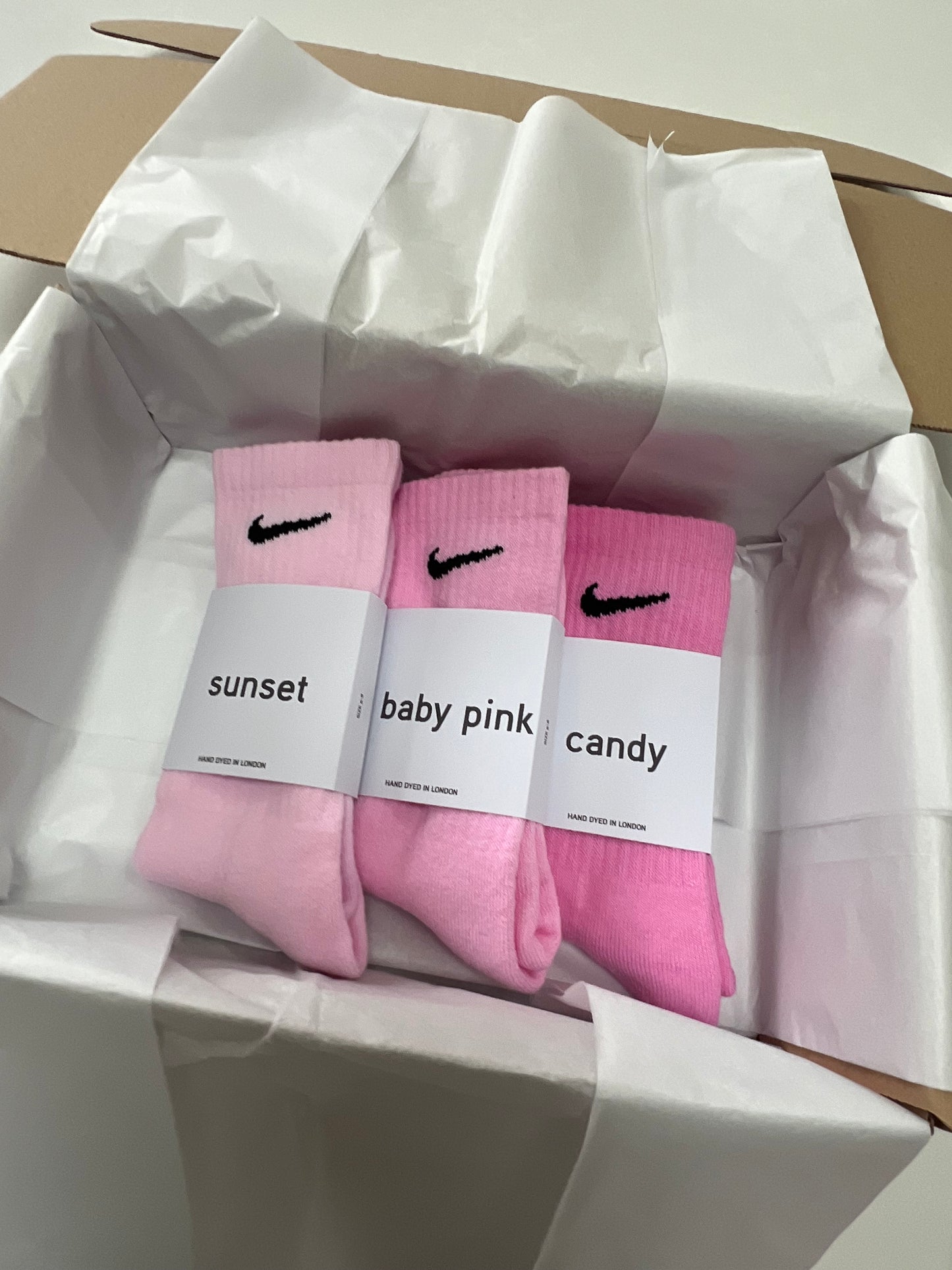 3 pairs Nike crew socks. 3 pack Nike everyday crew socks. Hand dyed colours.