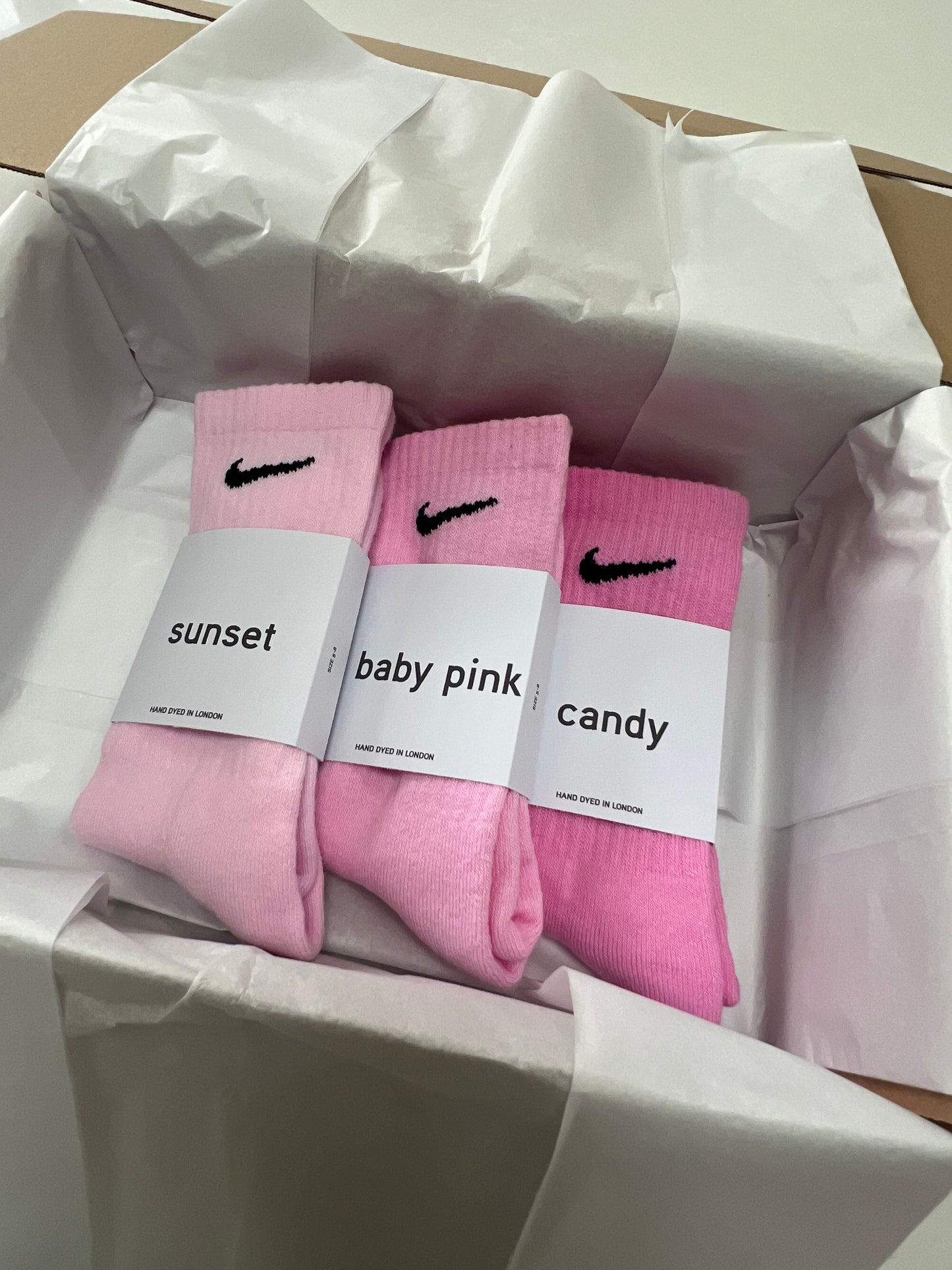 3 pairs Nike crew socks. 3 pack Nike everyday crew socks. Hand dyed colours.