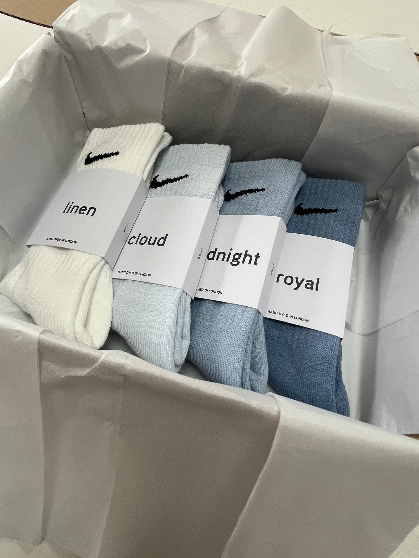 4 pairs Nike crew socks. 4 pack Nike everyday crew socks. Hand dyed colours.