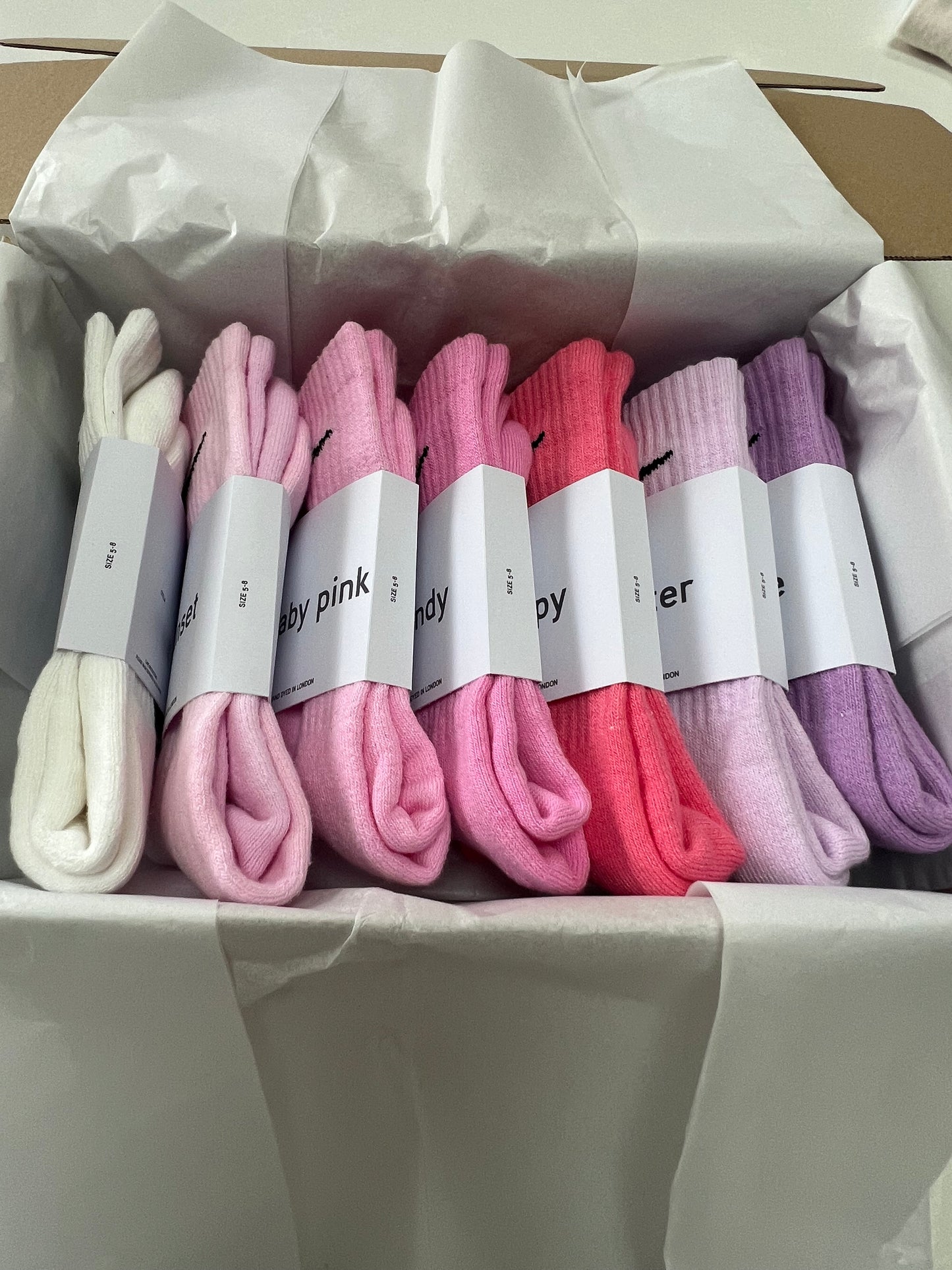 7 pairs Nike crew socks. 7 pack Nike everyday crew socks. Hand dyed colours.