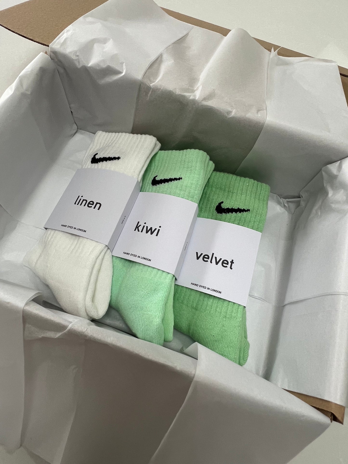 3 pairs Nike crew socks. 3 pack Nike everyday crew socks. Hand dyed colours.