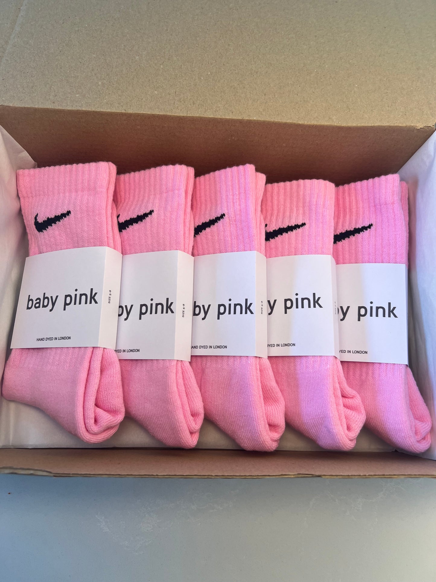 5 pairs Nike crew socks. 5 pack Nike everyday crew socks. Hand dyed colours.