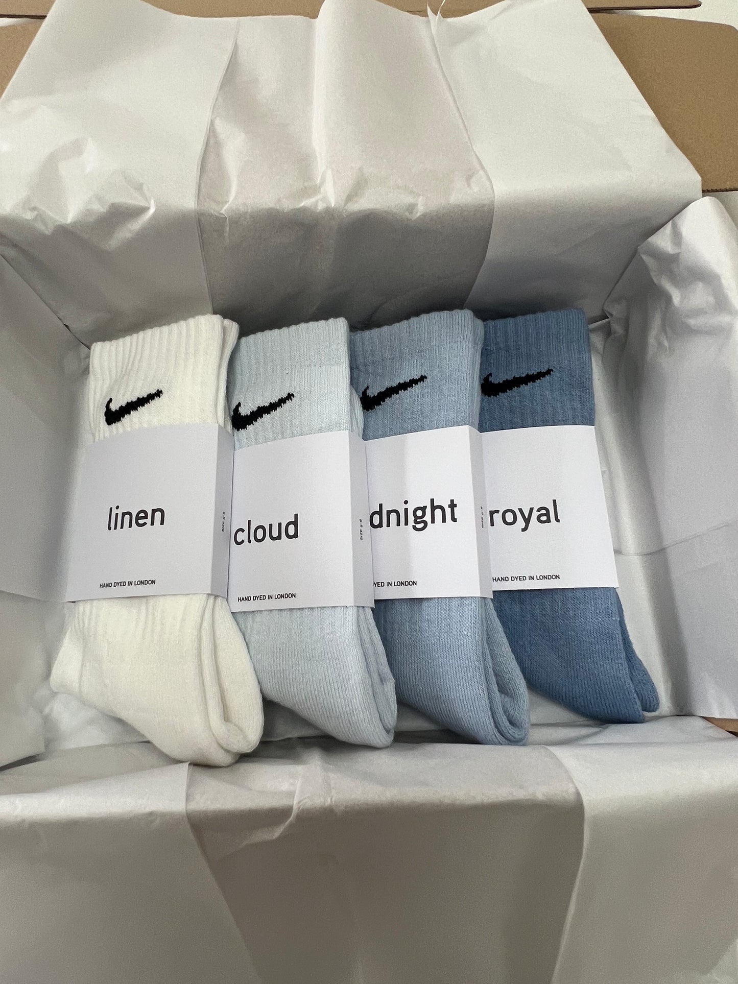 4 pairs Nike crew socks. 4 pack Nike everyday crew socks. Hand dyed colours.