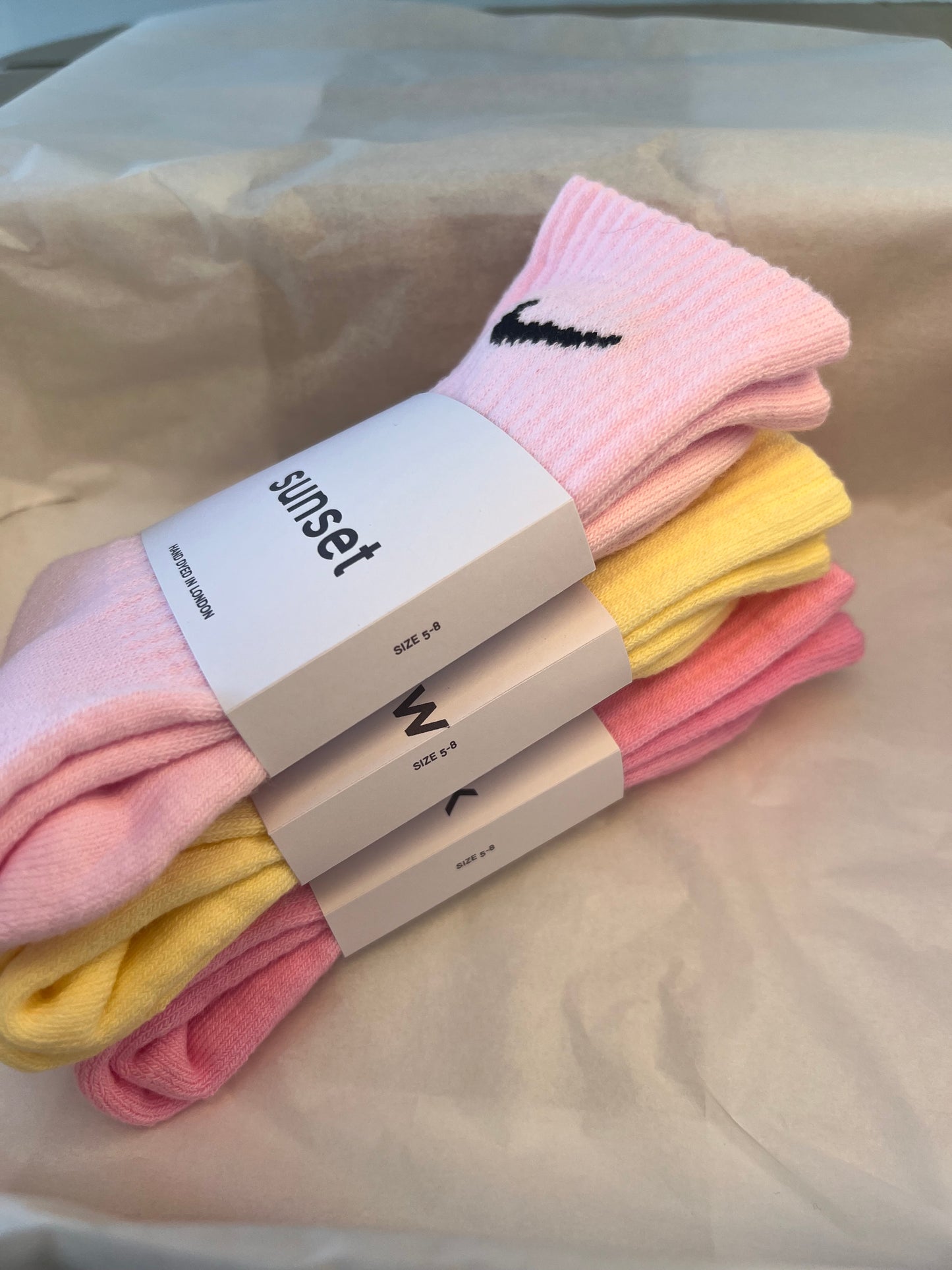 3 pairs Nike crew socks. 3 pack Nike everyday crew socks. Hand dyed colours.