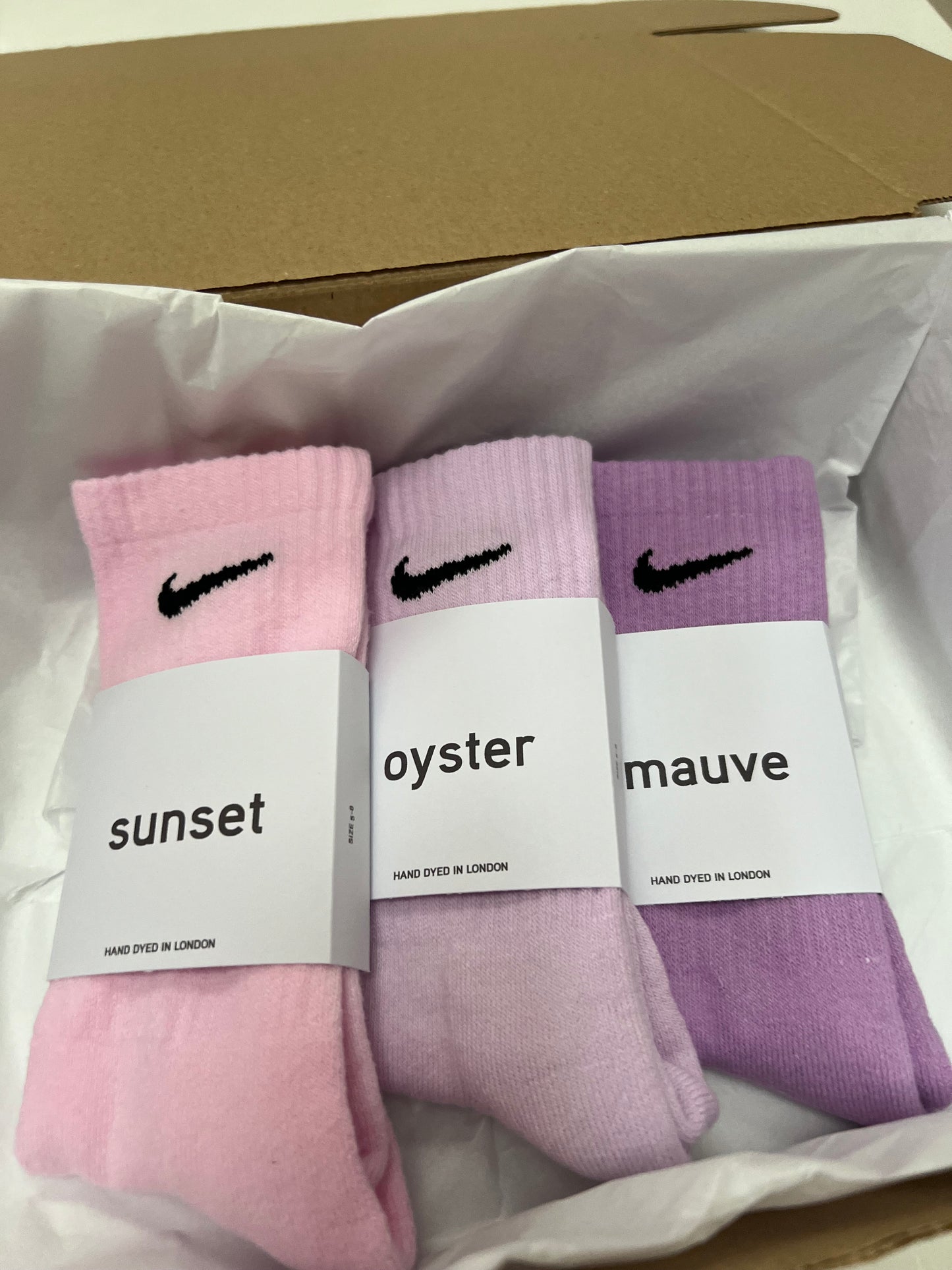 3 pairs Nike crew socks. 3 pack Nike everyday crew socks. Hand dyed colours.