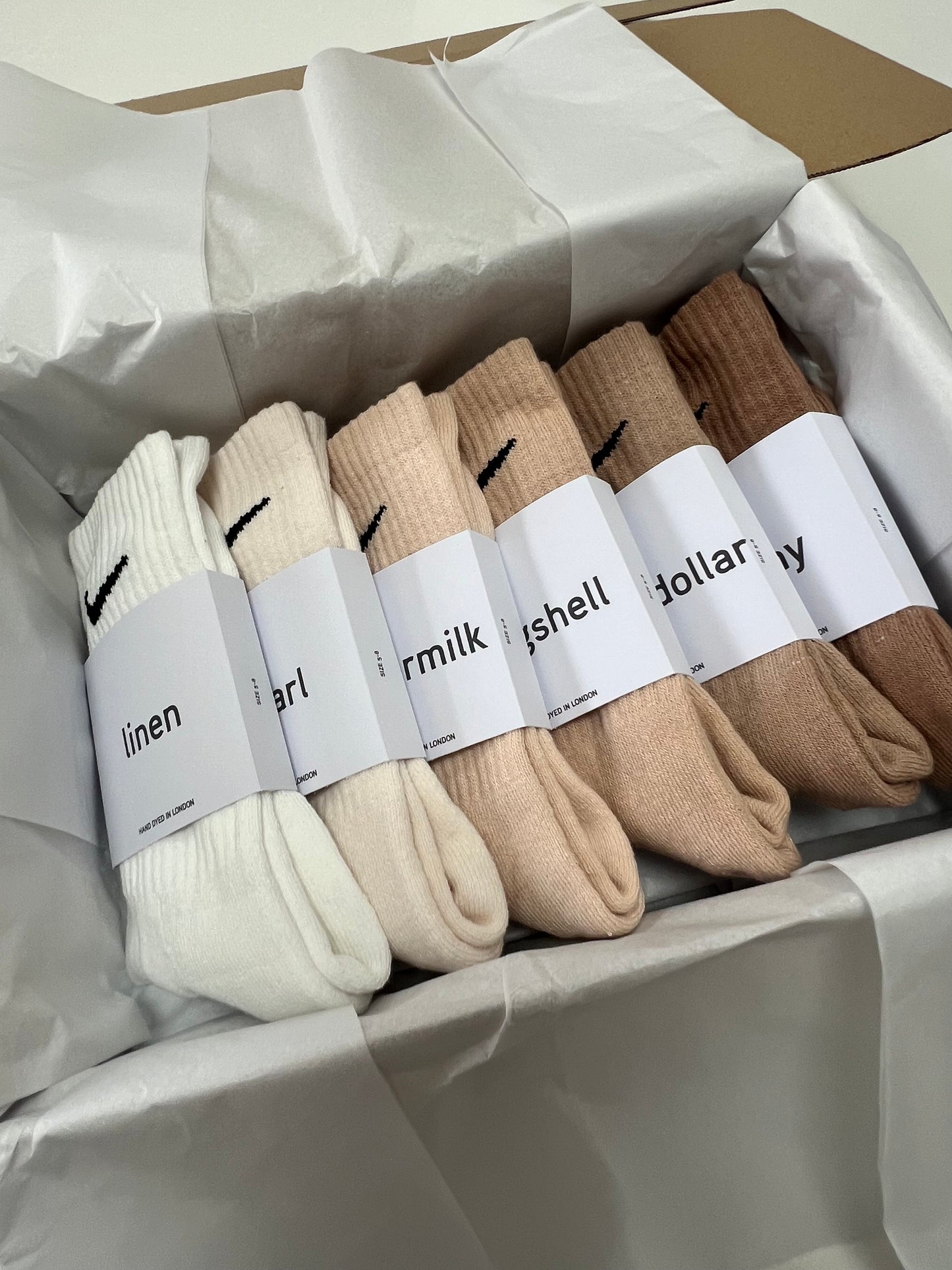 6 pairs Nike crew socks. 6 pack Nike everyday crew socks. Hand dyed colours.