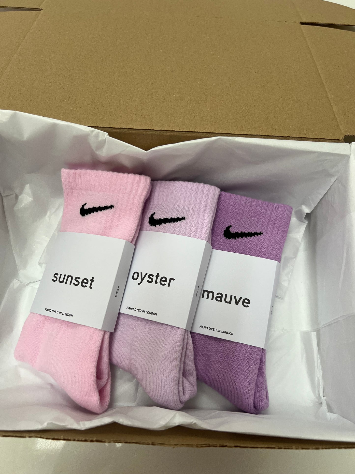 3 pairs Nike crew socks. 3 pack Nike everyday crew socks. Hand dyed colours.