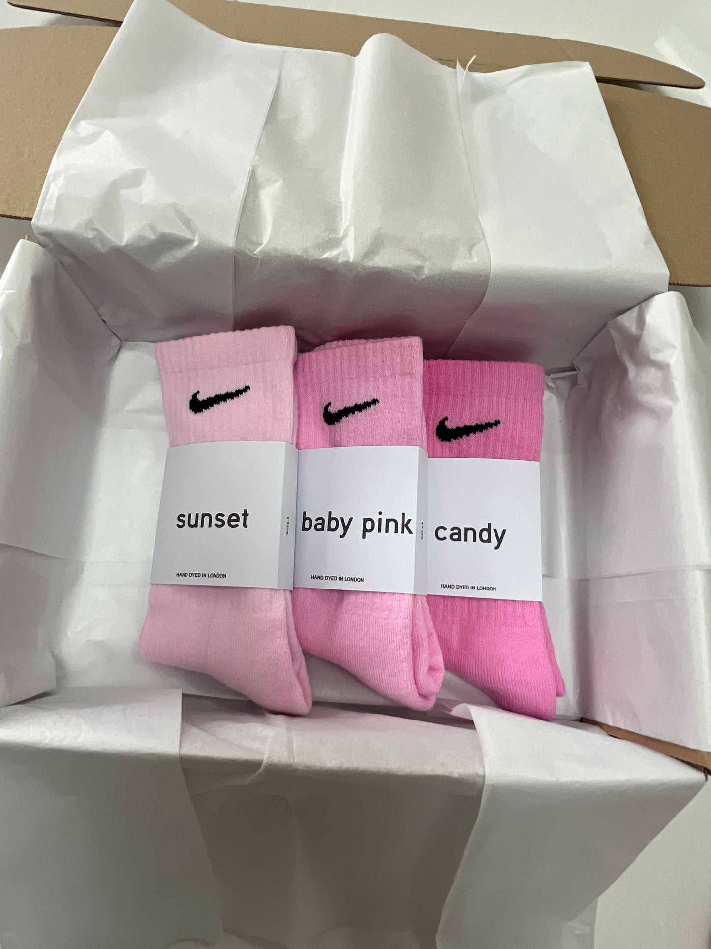 3 pairs Nike crew socks. 3 pack Nike everyday crew socks. Hand dyed colours.