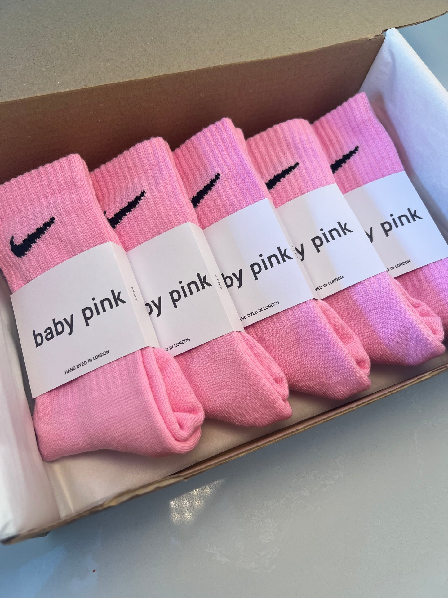 5 pairs Nike crew socks. 5 pack Nike everyday crew socks. Hand dyed colours.