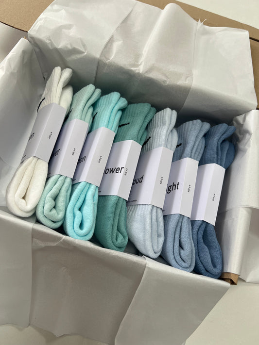 7 pairs Nike crew socks. 7 pack Nike everyday crew socks. Hand dyed colours.
